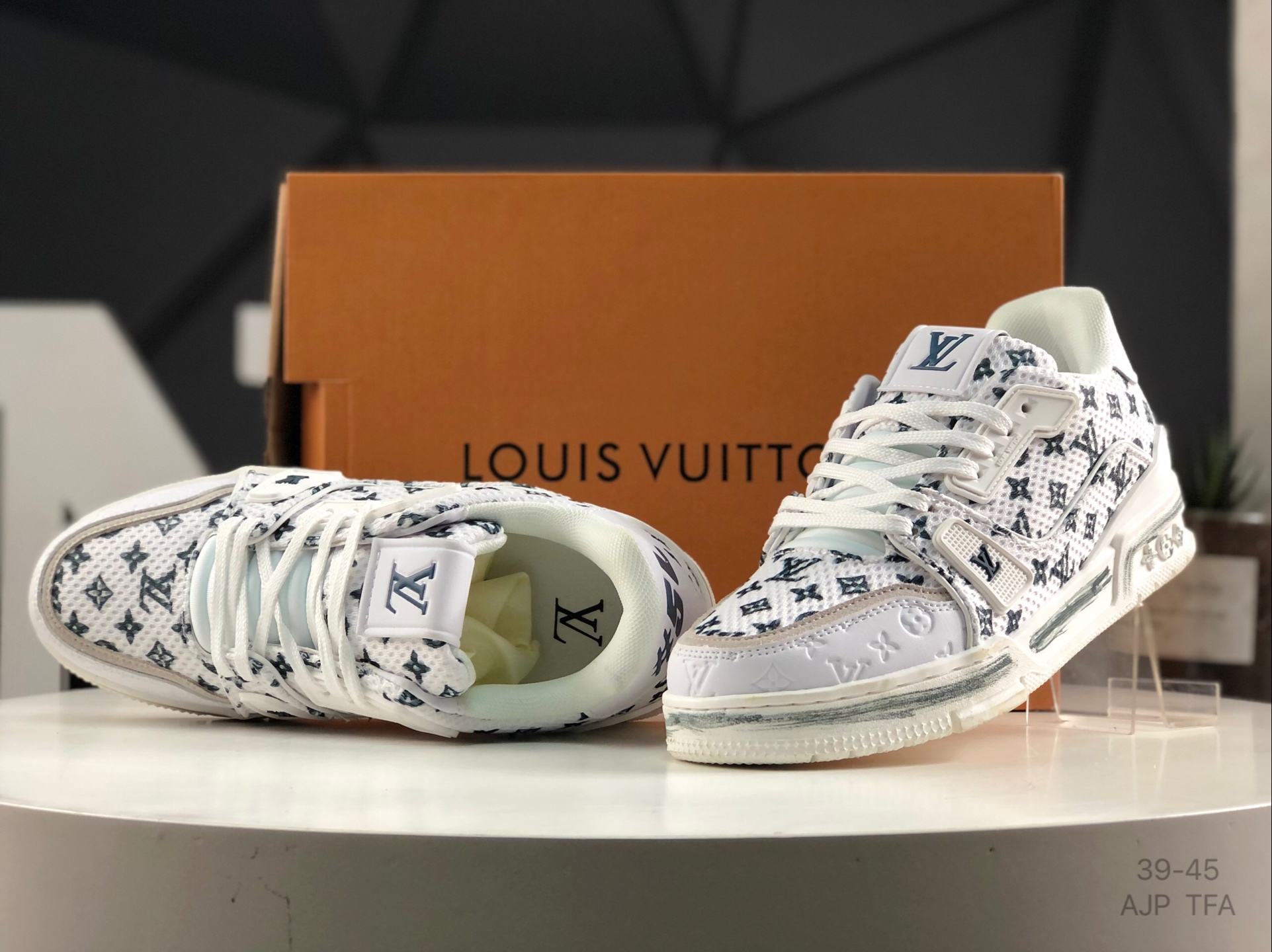 L0vis Vvtt0n Trainer Sneakers Replica