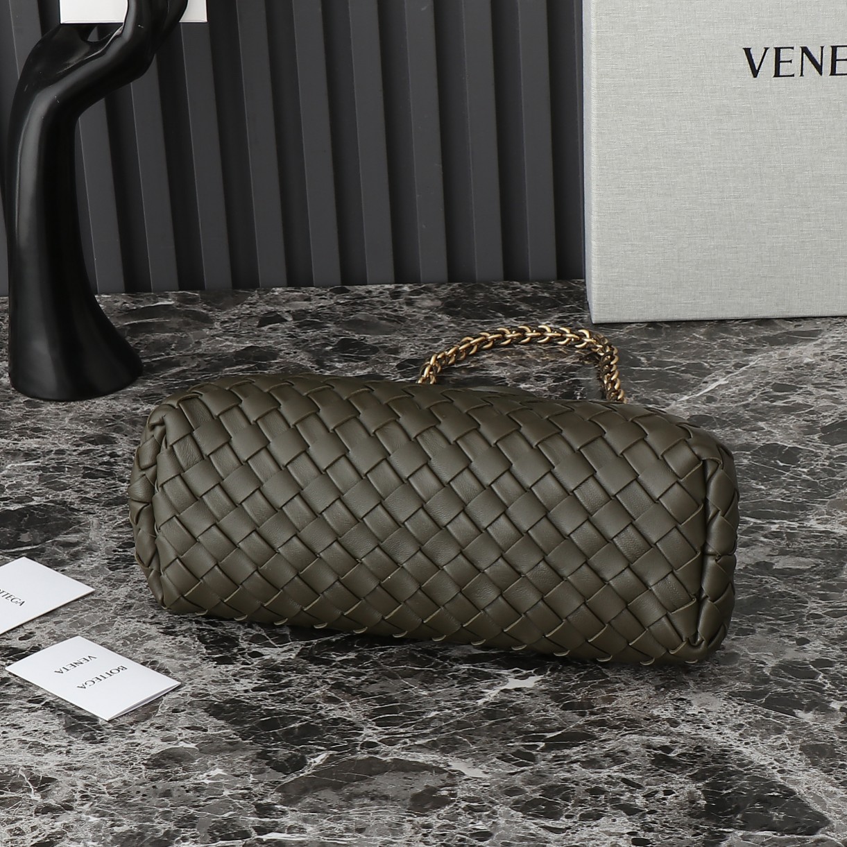 B0tt*ga Ven*ta Woman