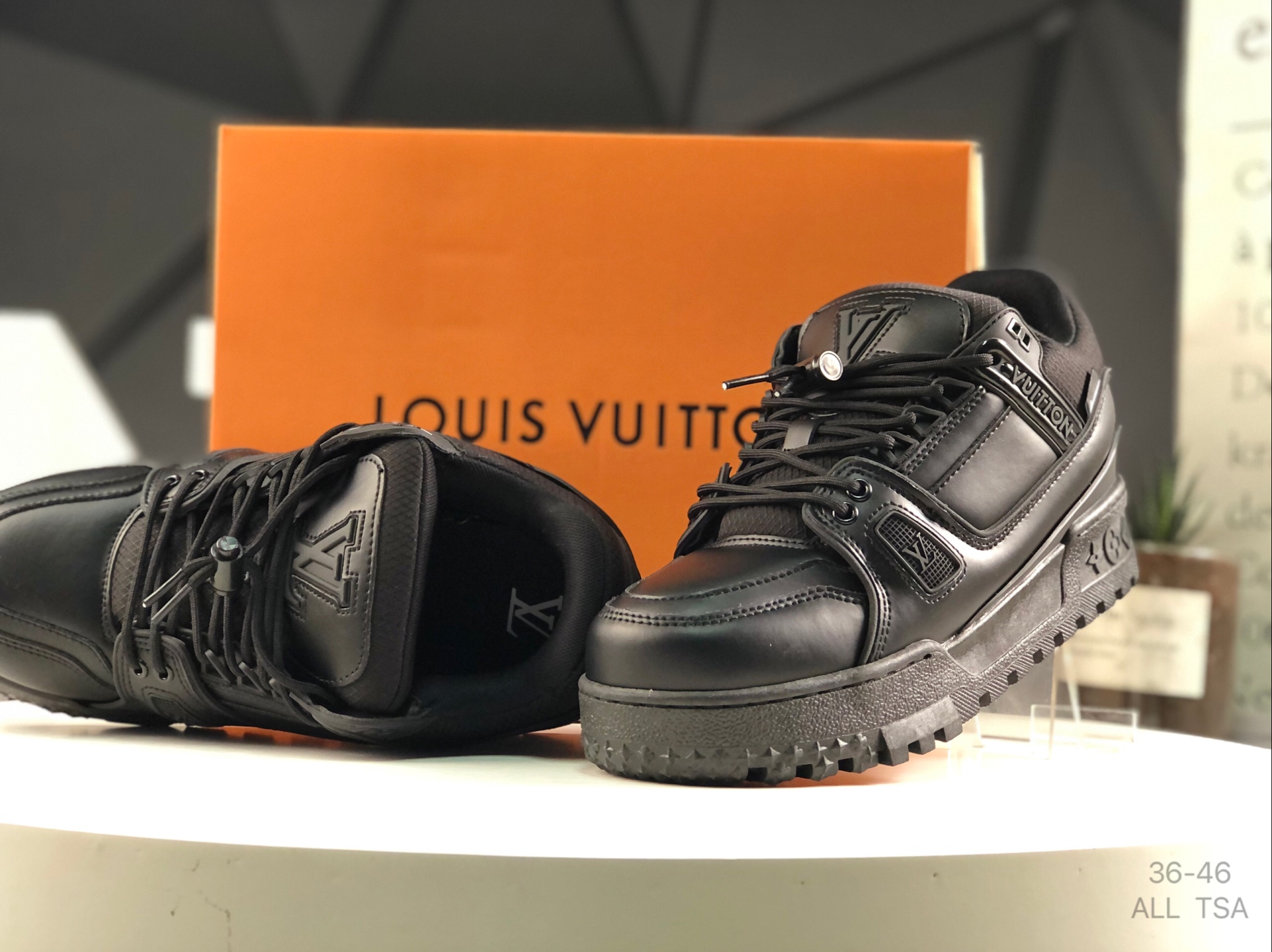 L0vis Vvtt0n Trainer Sneakers Replica