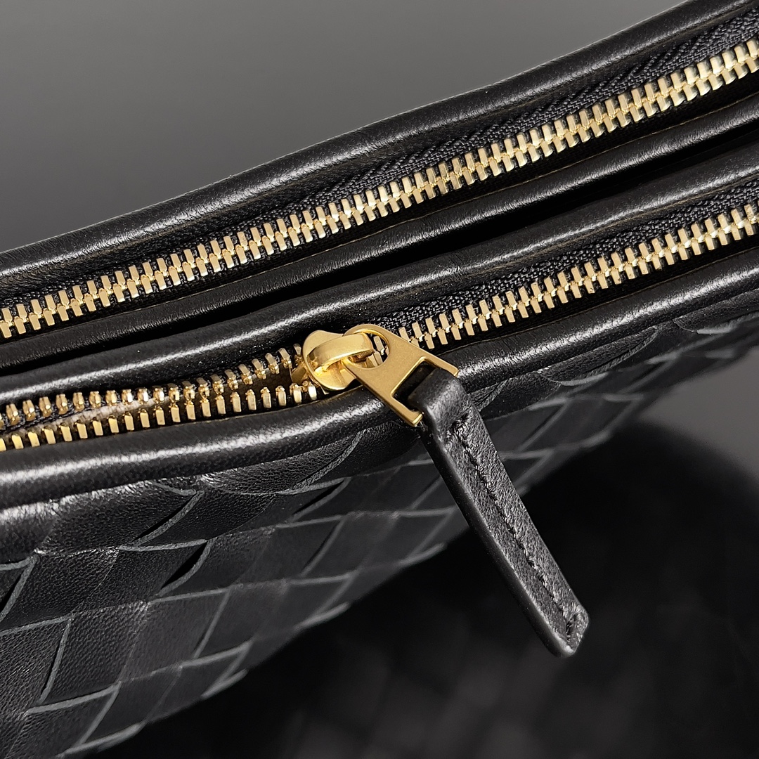 B0tt*ga Ven*ta Woman