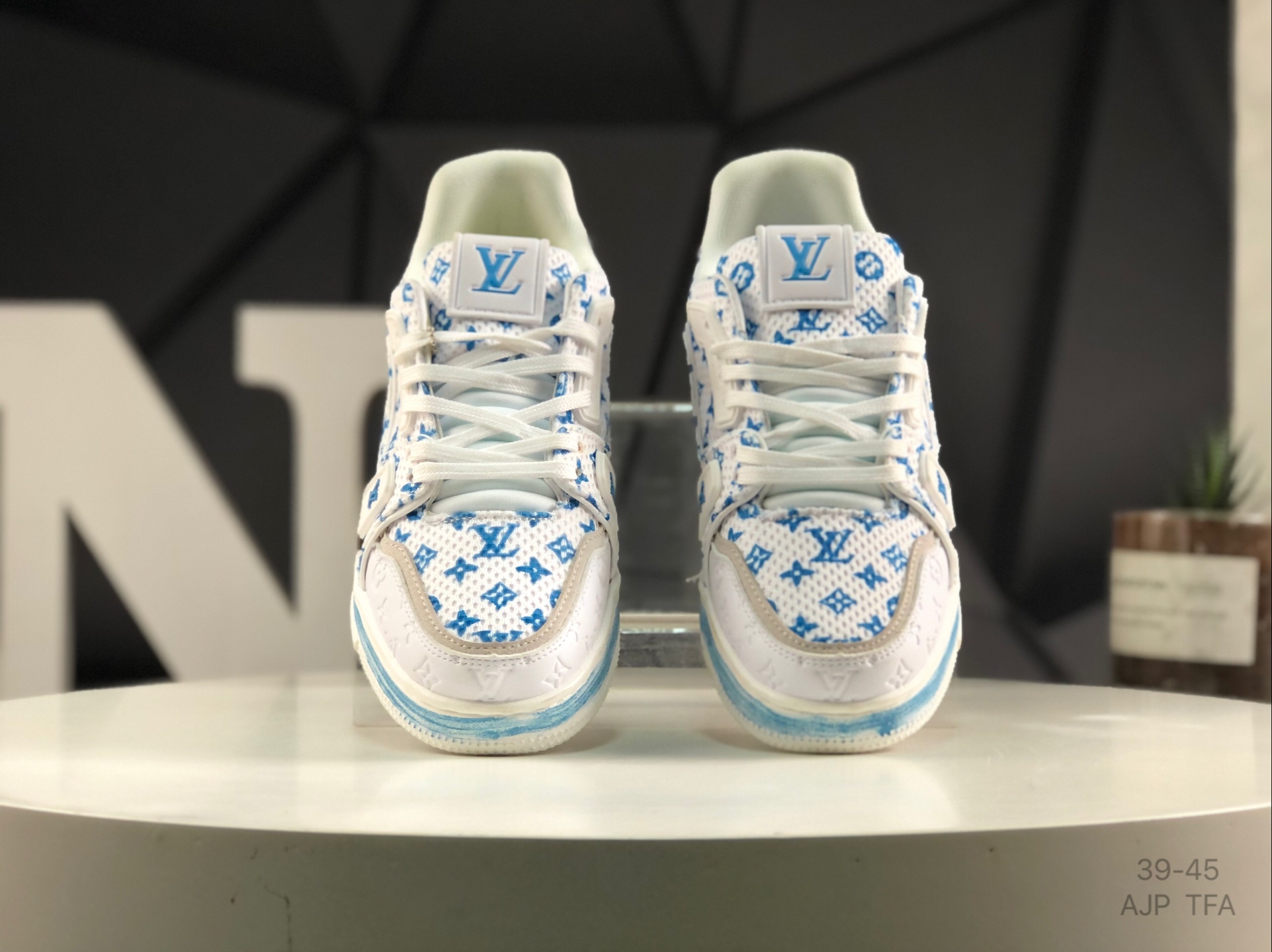 L0vis Vvtt0n Trainer Sneakers Replica