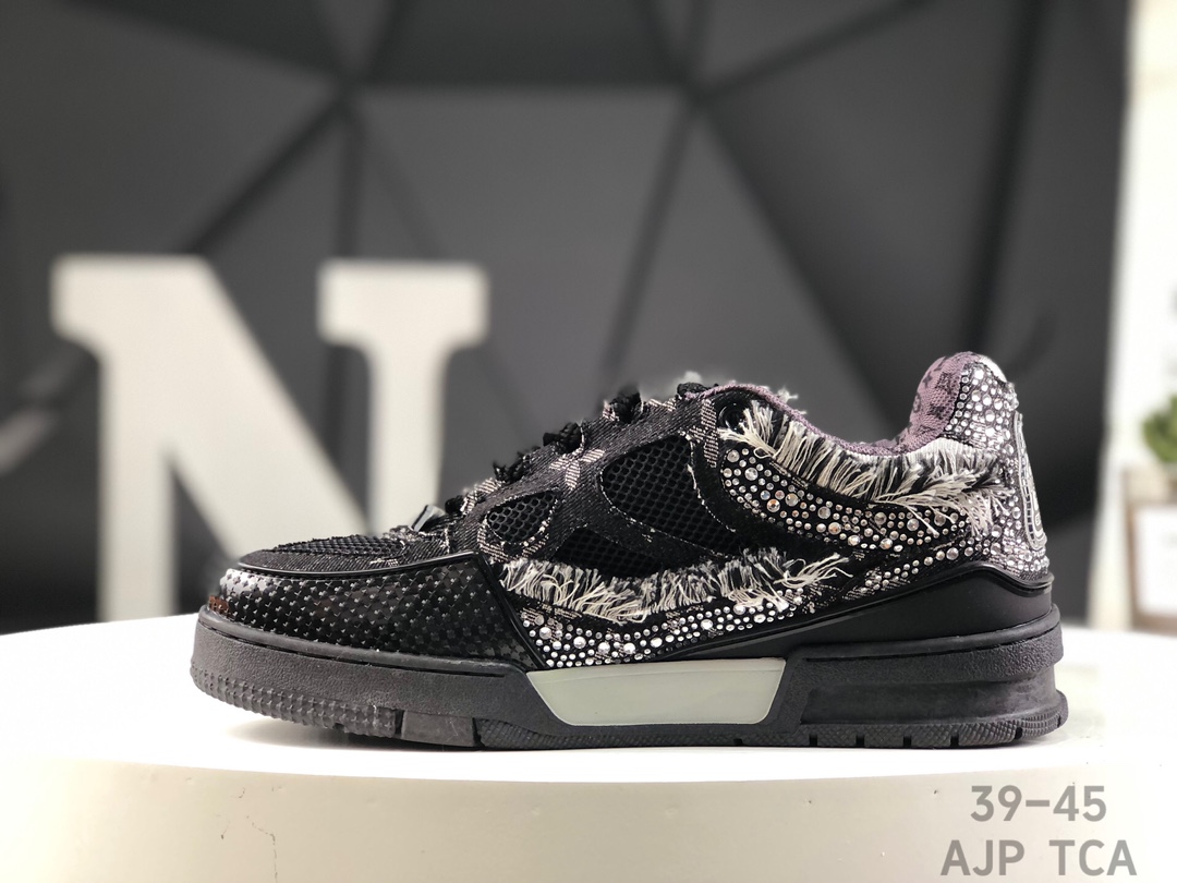 L0vis Vvtt0n Trainer Crystal Embellished Sneakers Replica