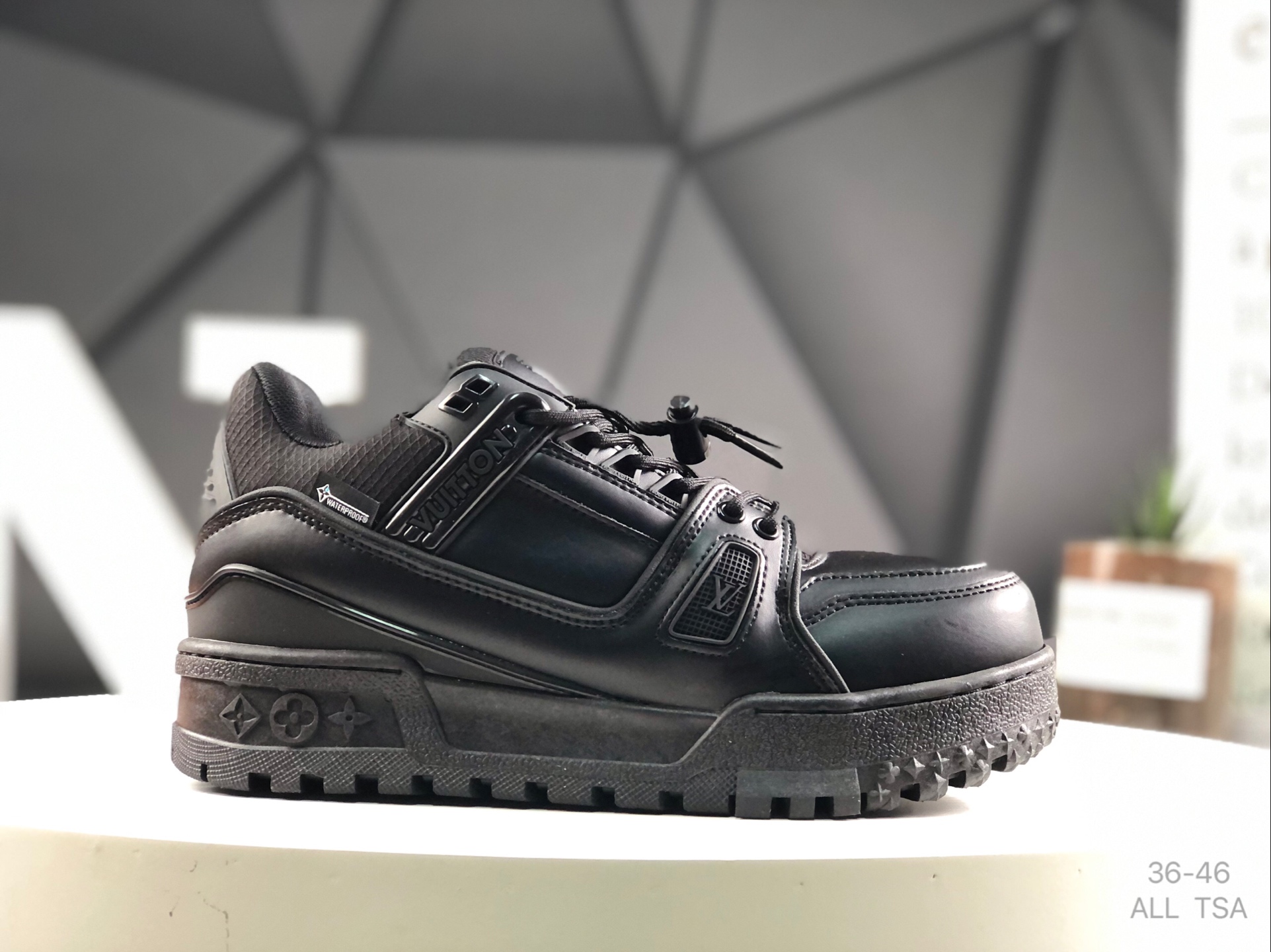 L0vis Vvtt0n Trainer Sneakers Replica