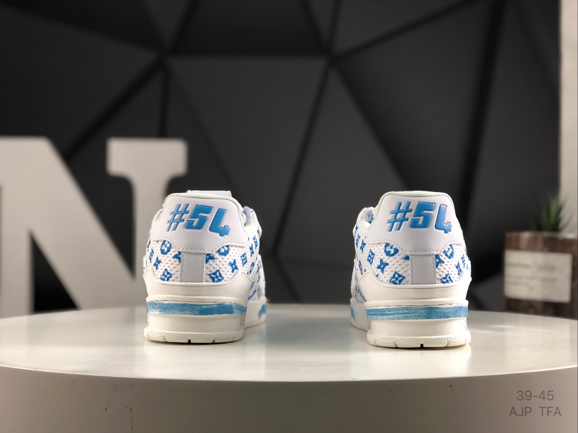 L0vis Vvtt0n Trainer Sneakers Replica