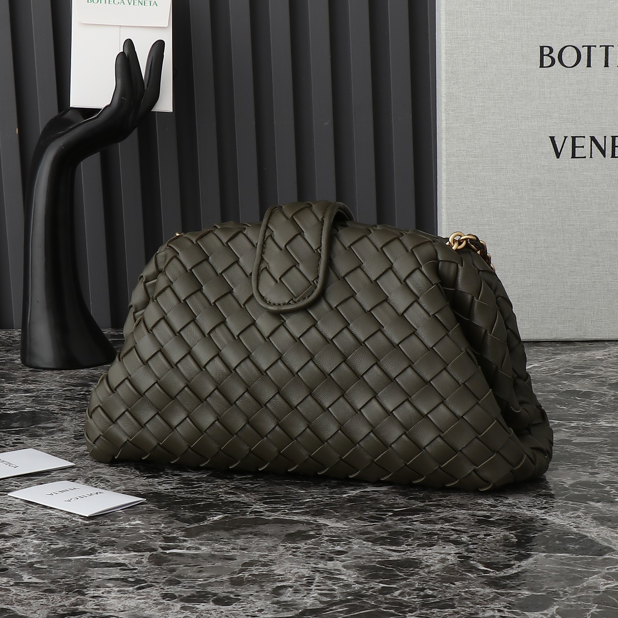 B0tt*ga Ven*ta Woman