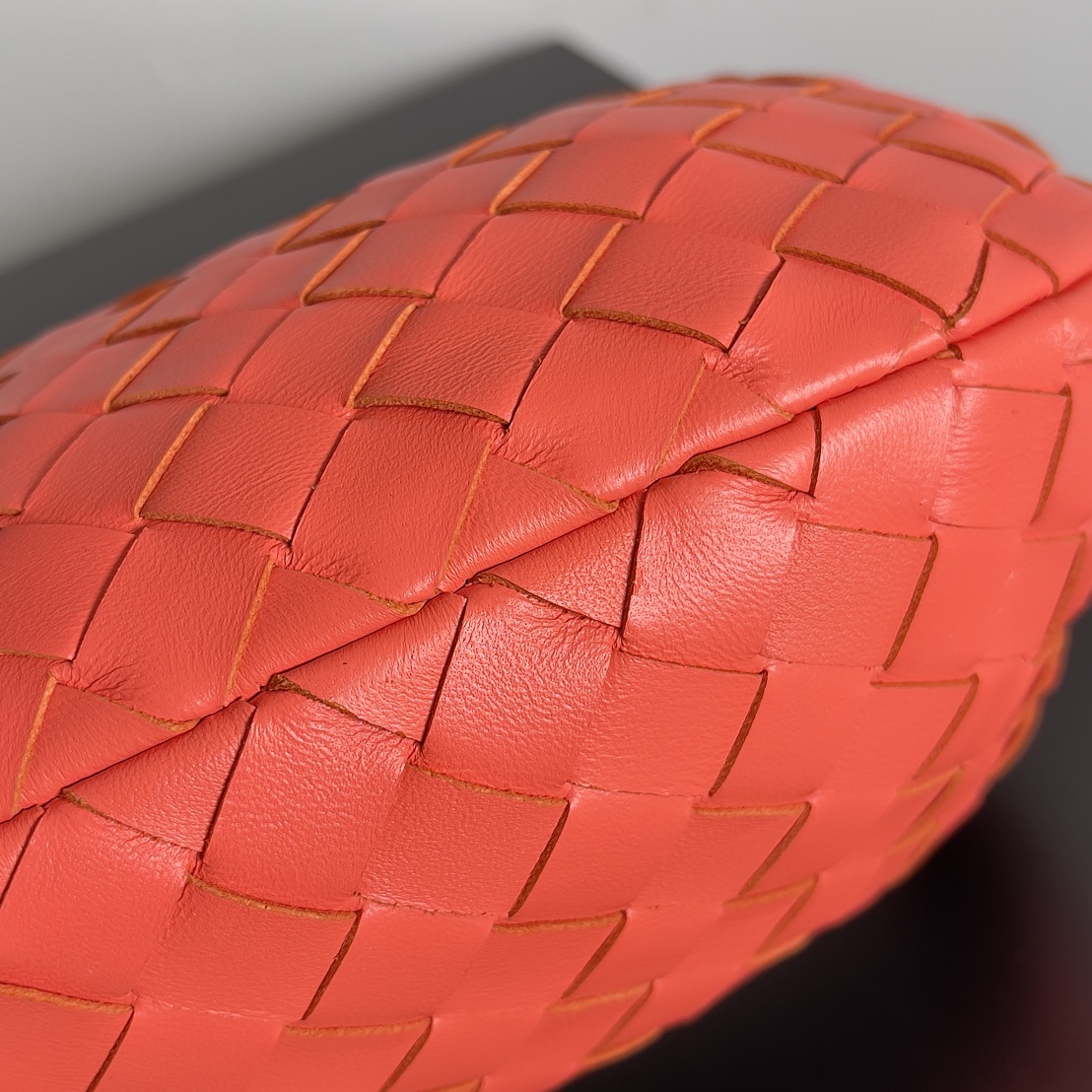 B0tt*ga Ven*ta Woman