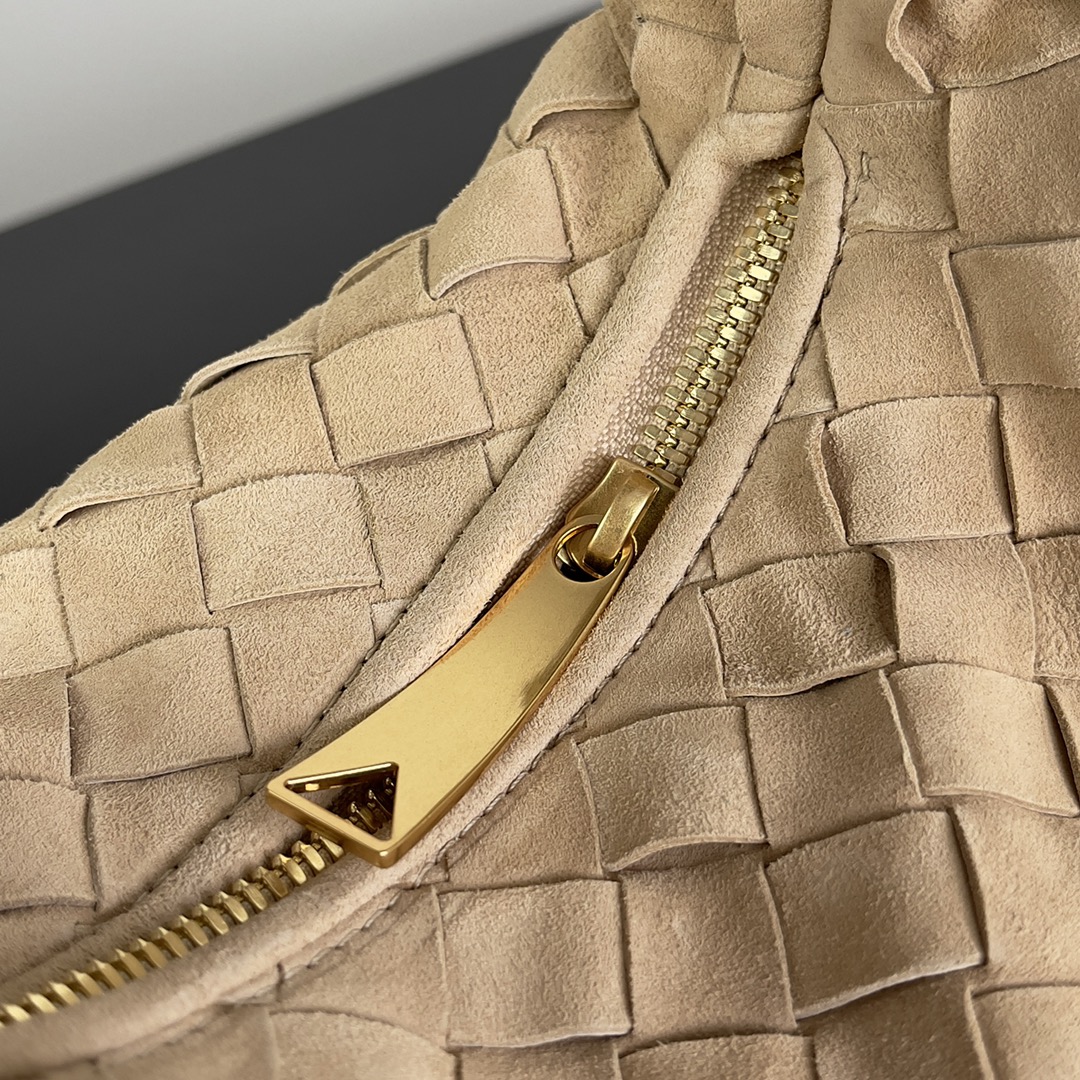 B0tt*ga Ven*ta Woman