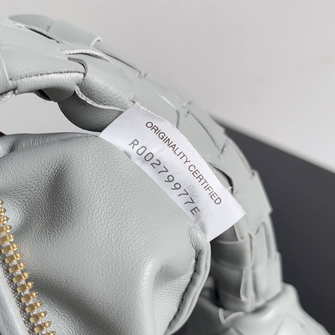 B0tt*ga Ven*ta Woman