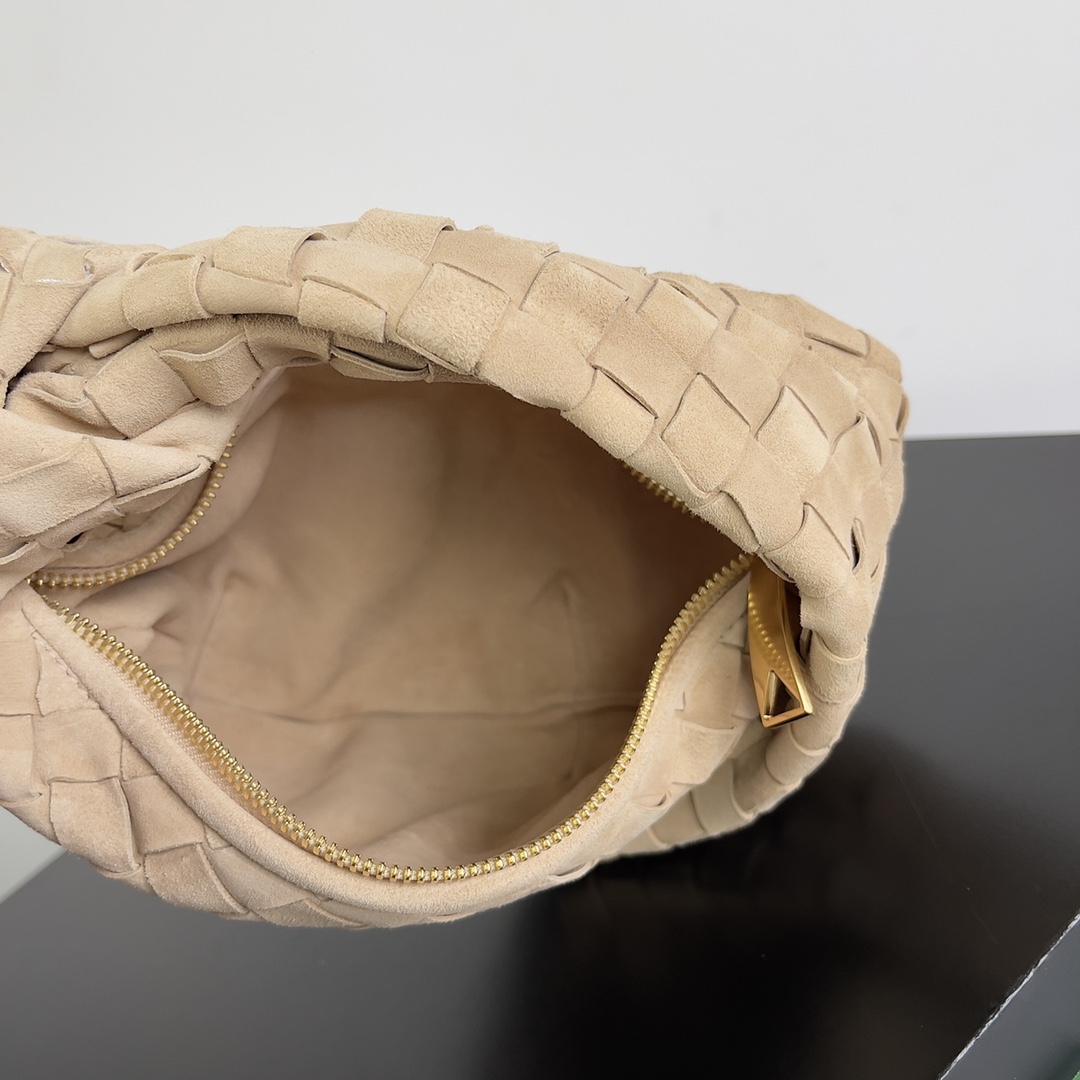 B0tt*ga Ven*ta Woman