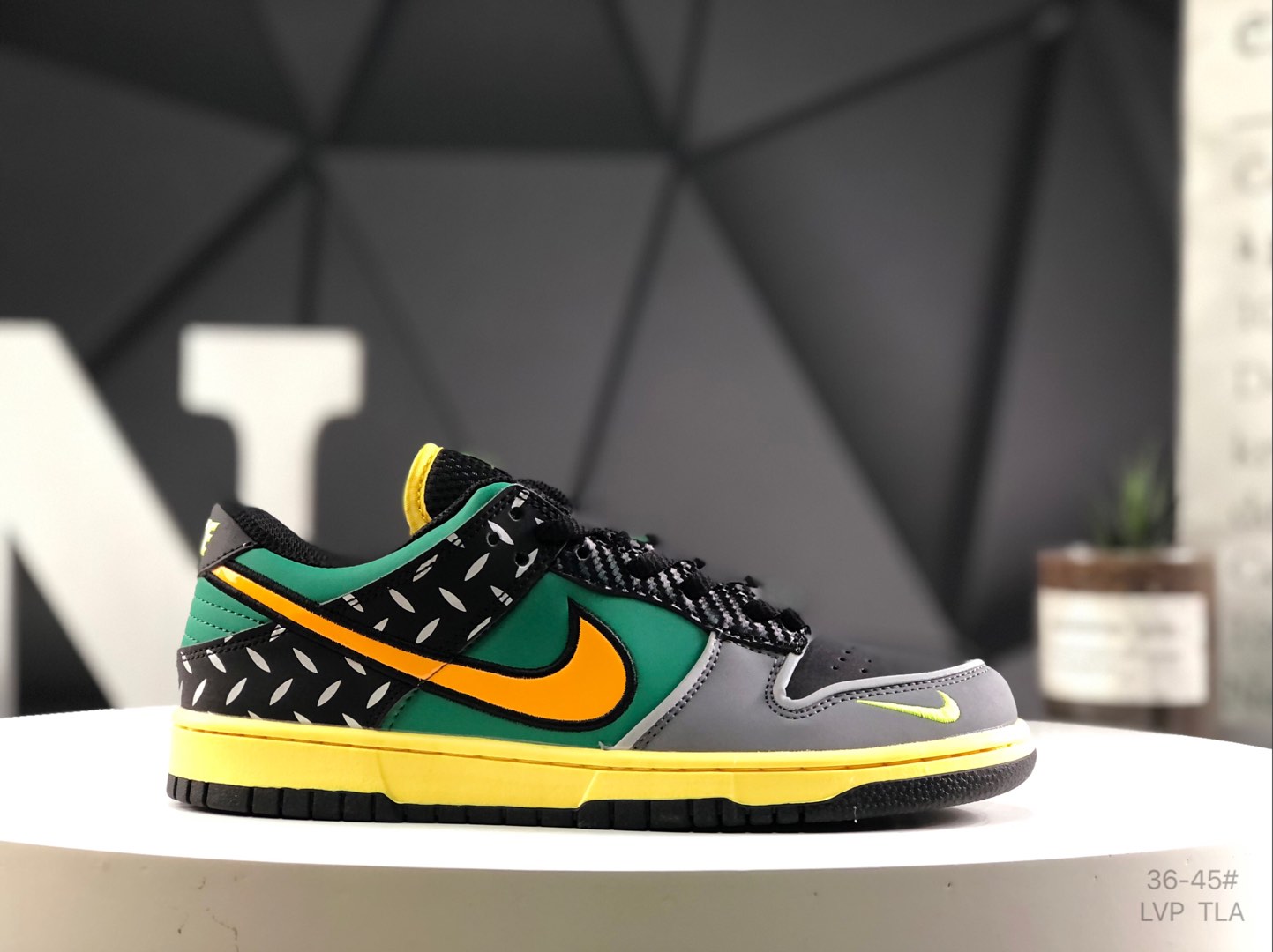 Nike SB Dunk Low Svp*me military green low-top casual sports skateboard shoes