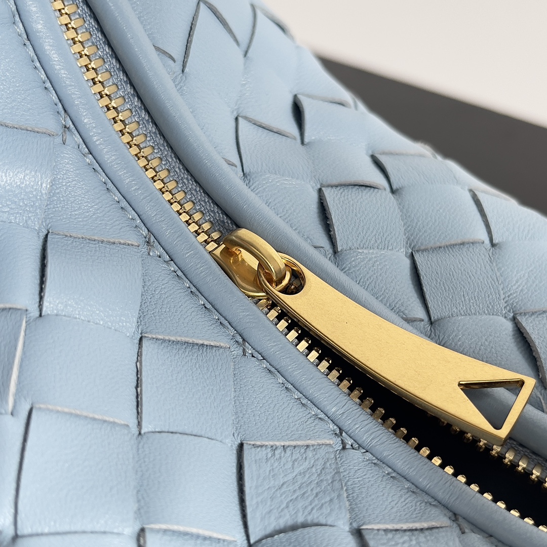 B0tt*ga Ven*ta Woman