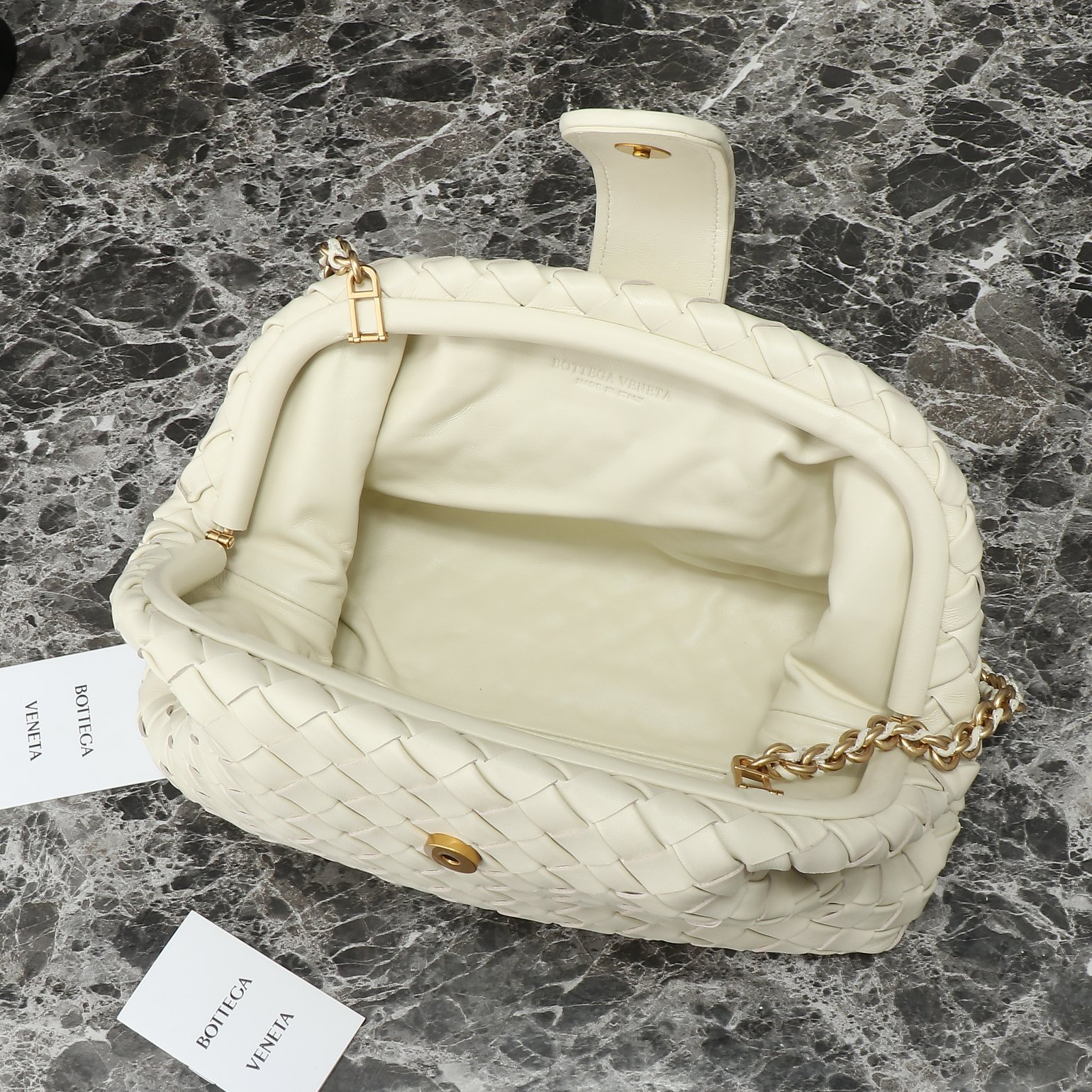 B0tt*ga Ven*ta Woman