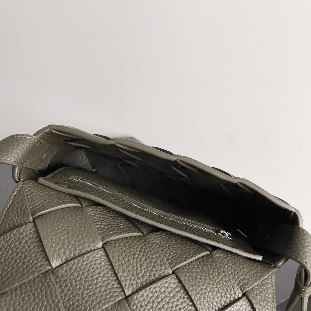 B0tt*ga Ven*ta Woman