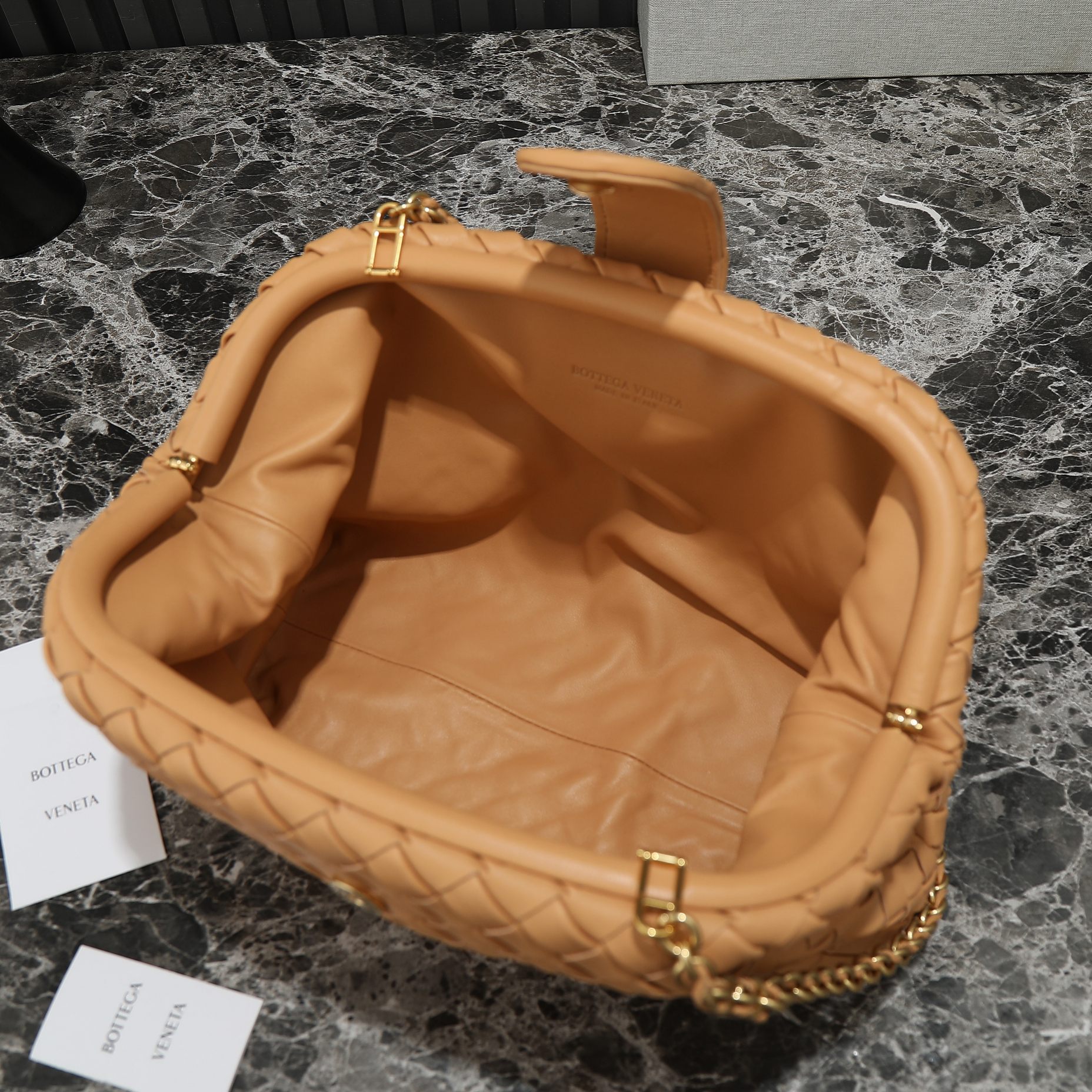 B0tt*ga Ven*ta Woman