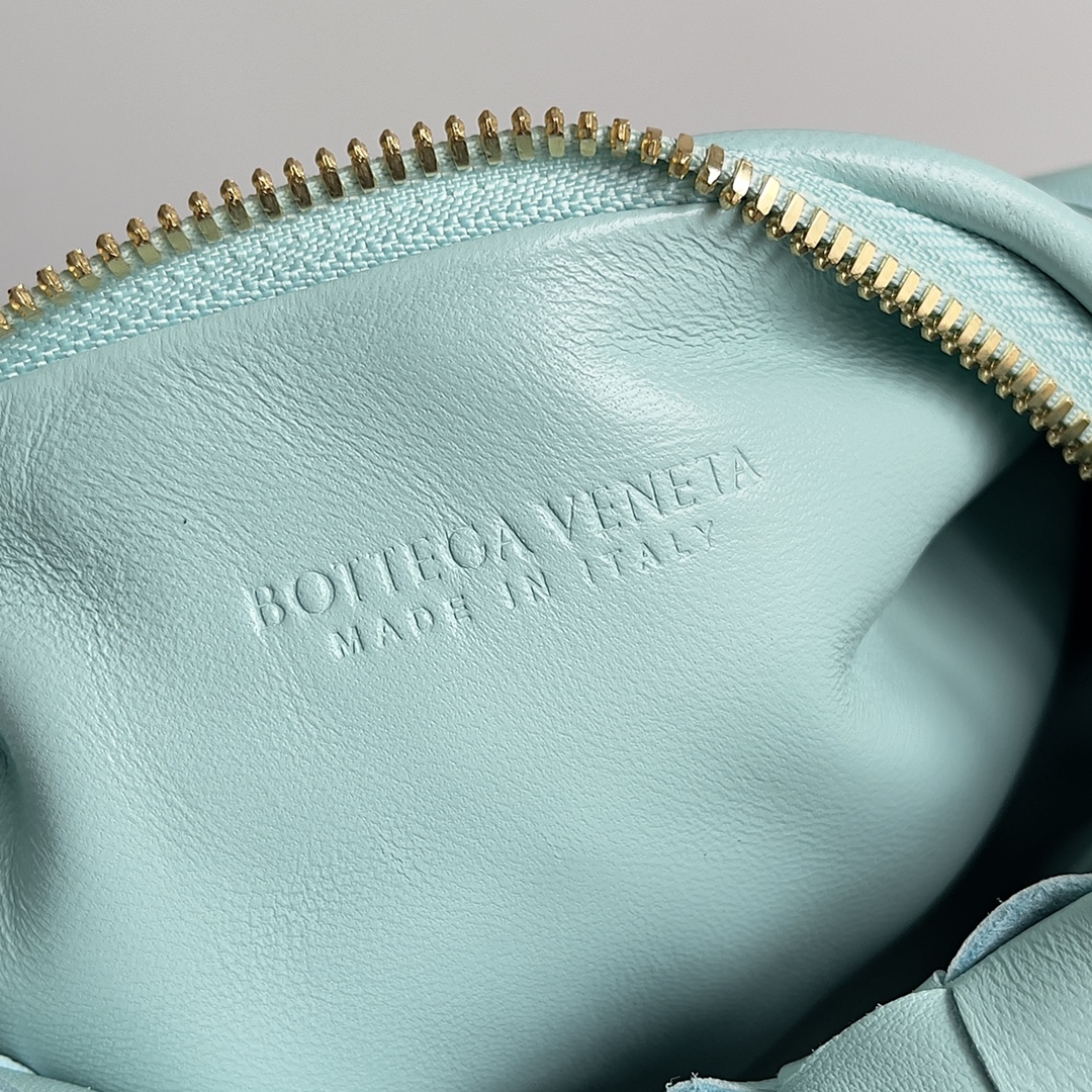 B0tt*ga Ven*ta Woman