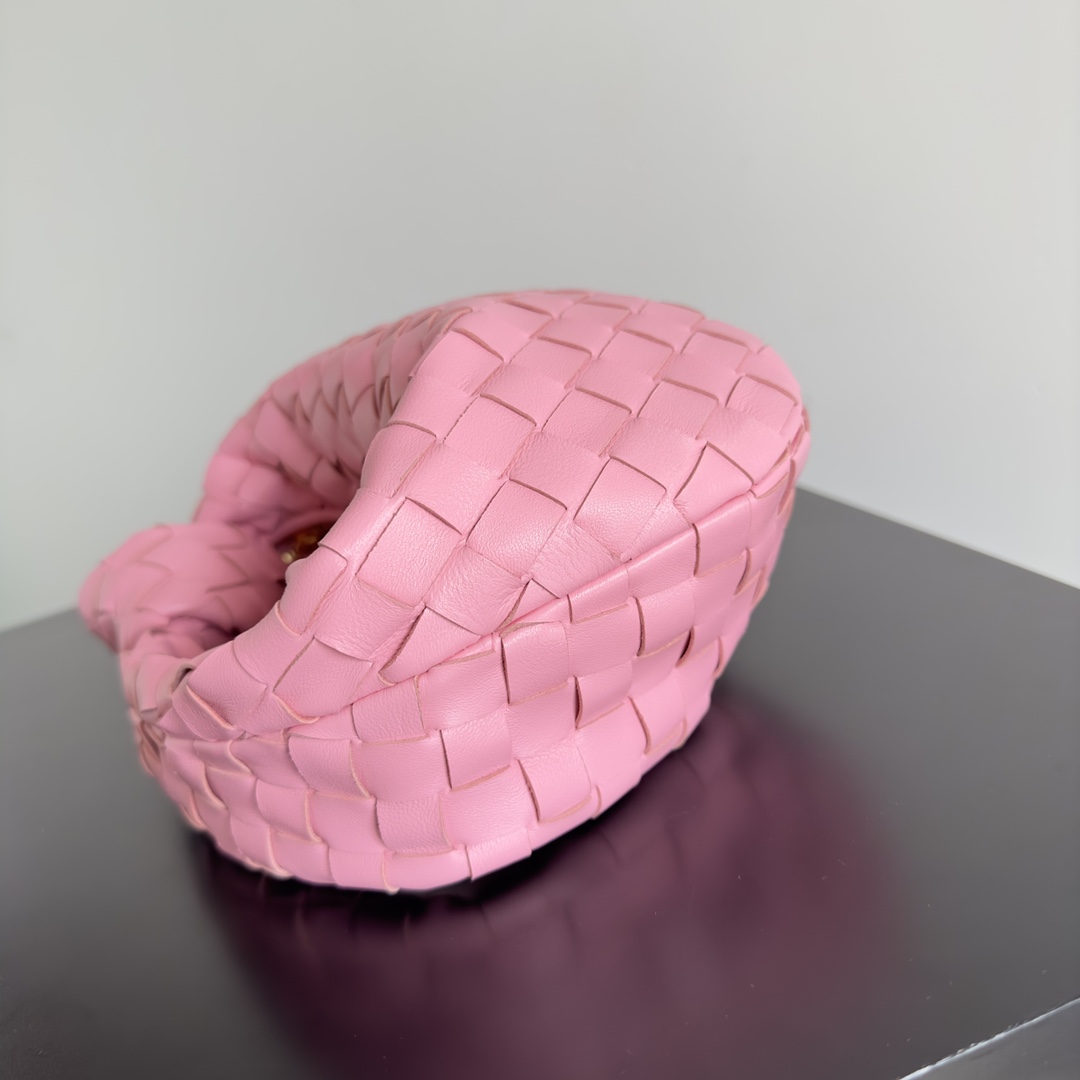 B0tt*ga Ven*ta Woman