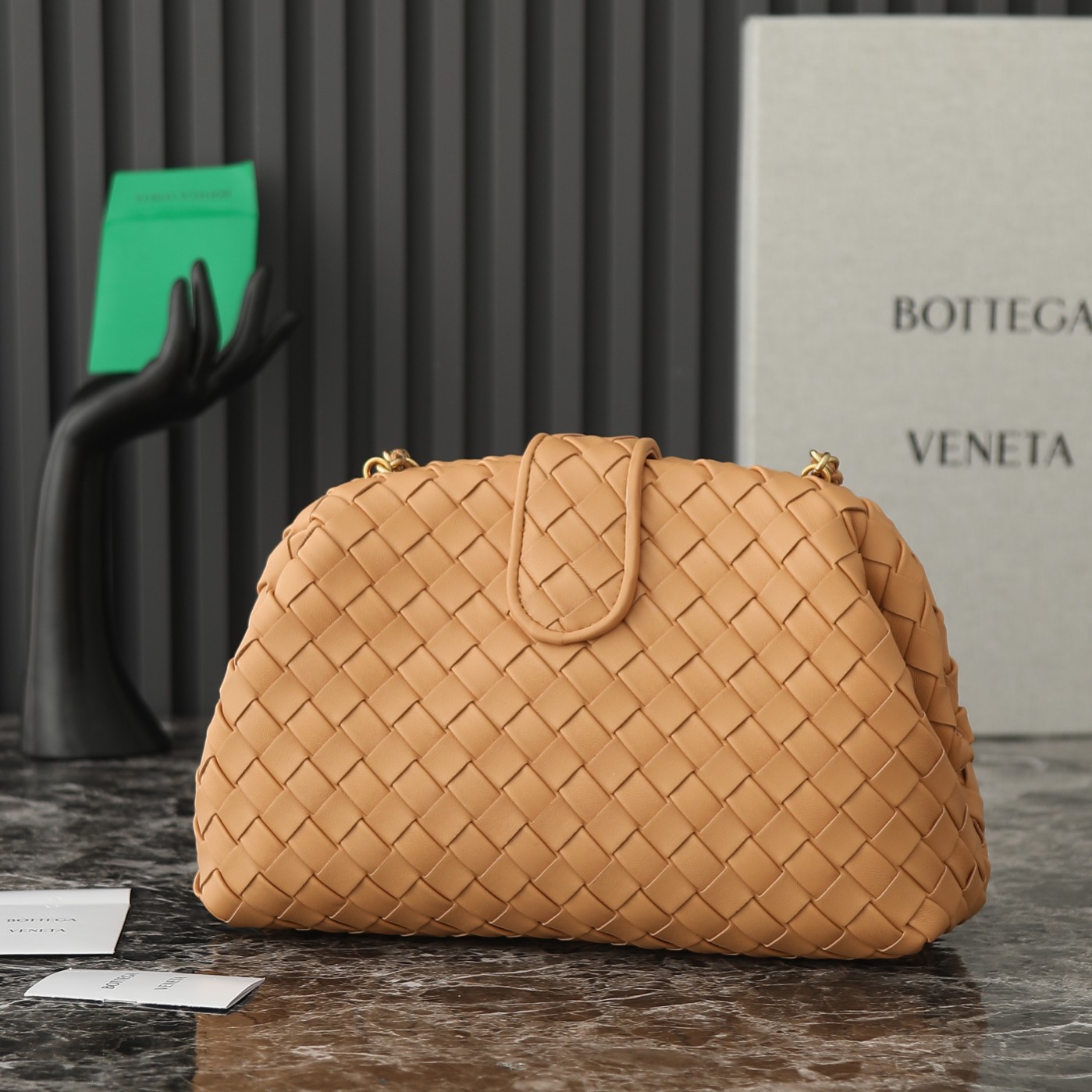 B0tt*ga Ven*ta Woman