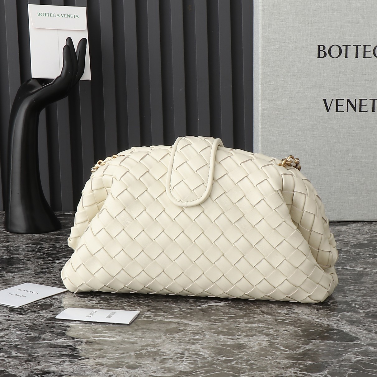 B0tt*ga Ven*ta Woman