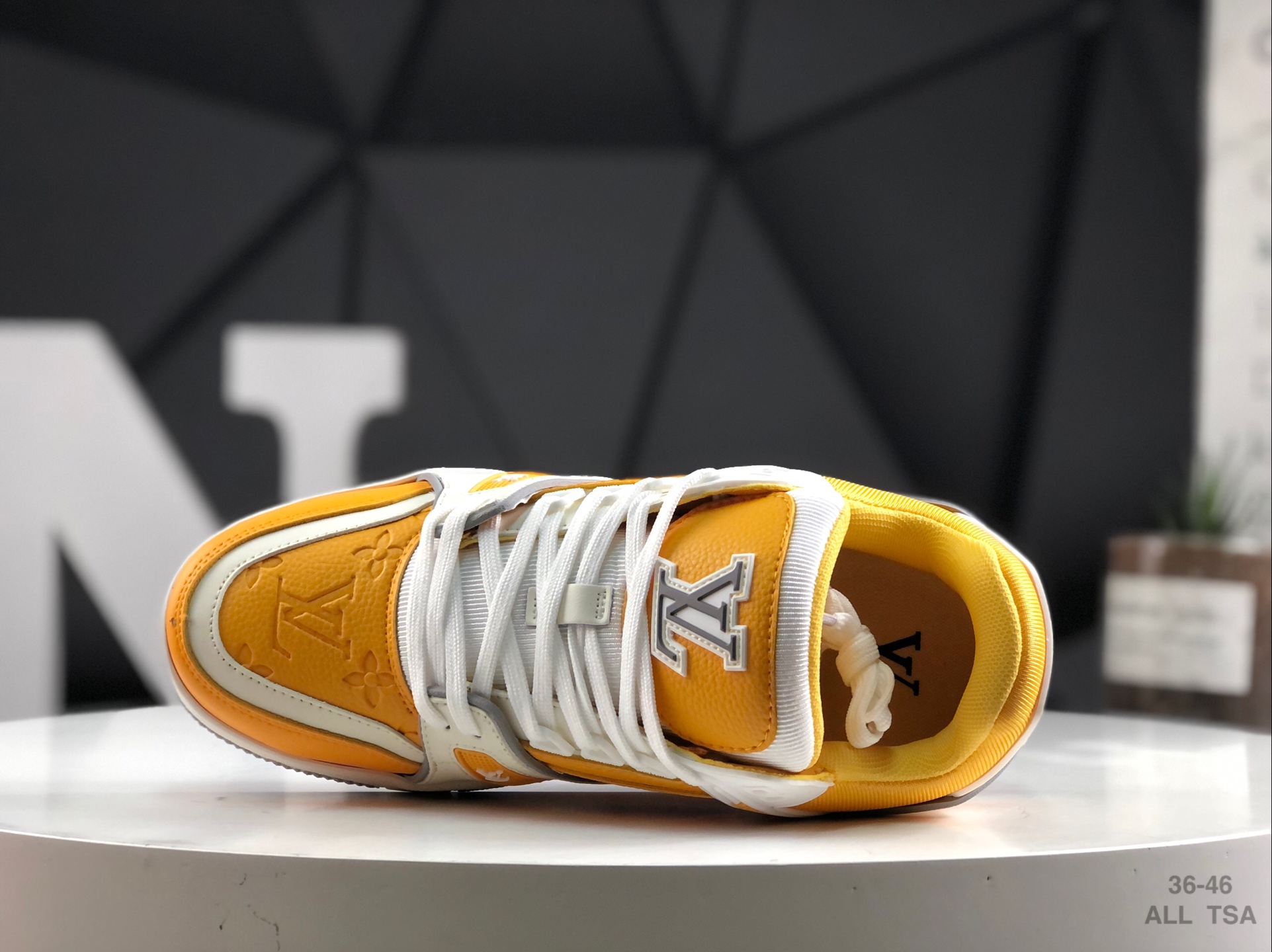 L0vis Vvtt0n sneakers replica