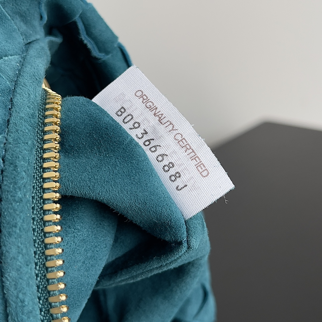 B0tt*ga Ven*ta Woman