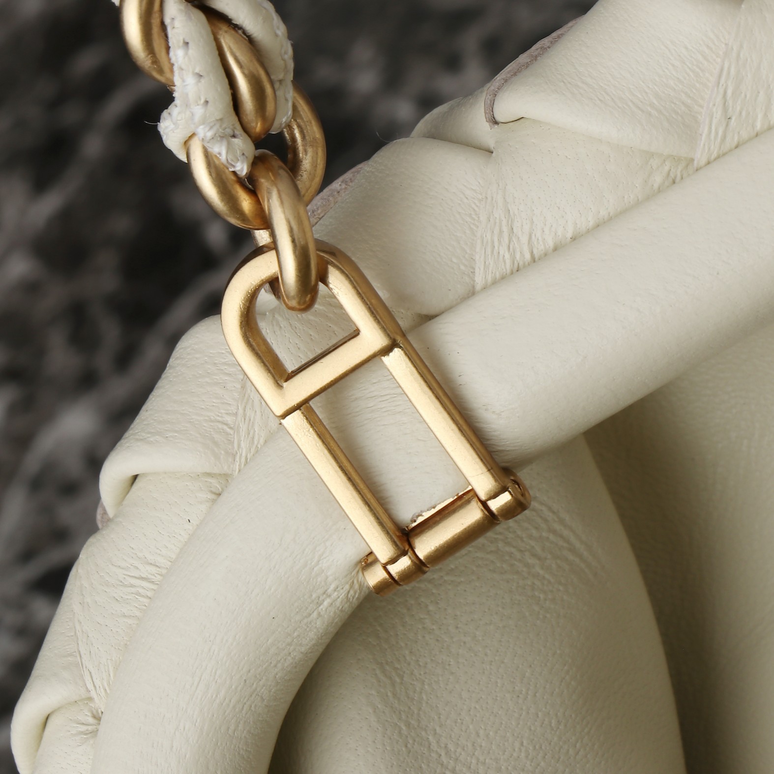 B0tt*ga Ven*ta Woman