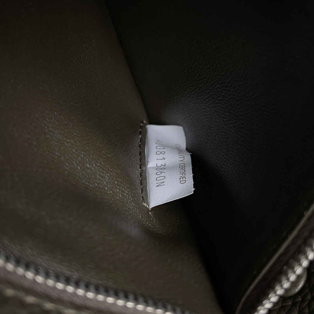 B0tt*ga Ven*ta Woman