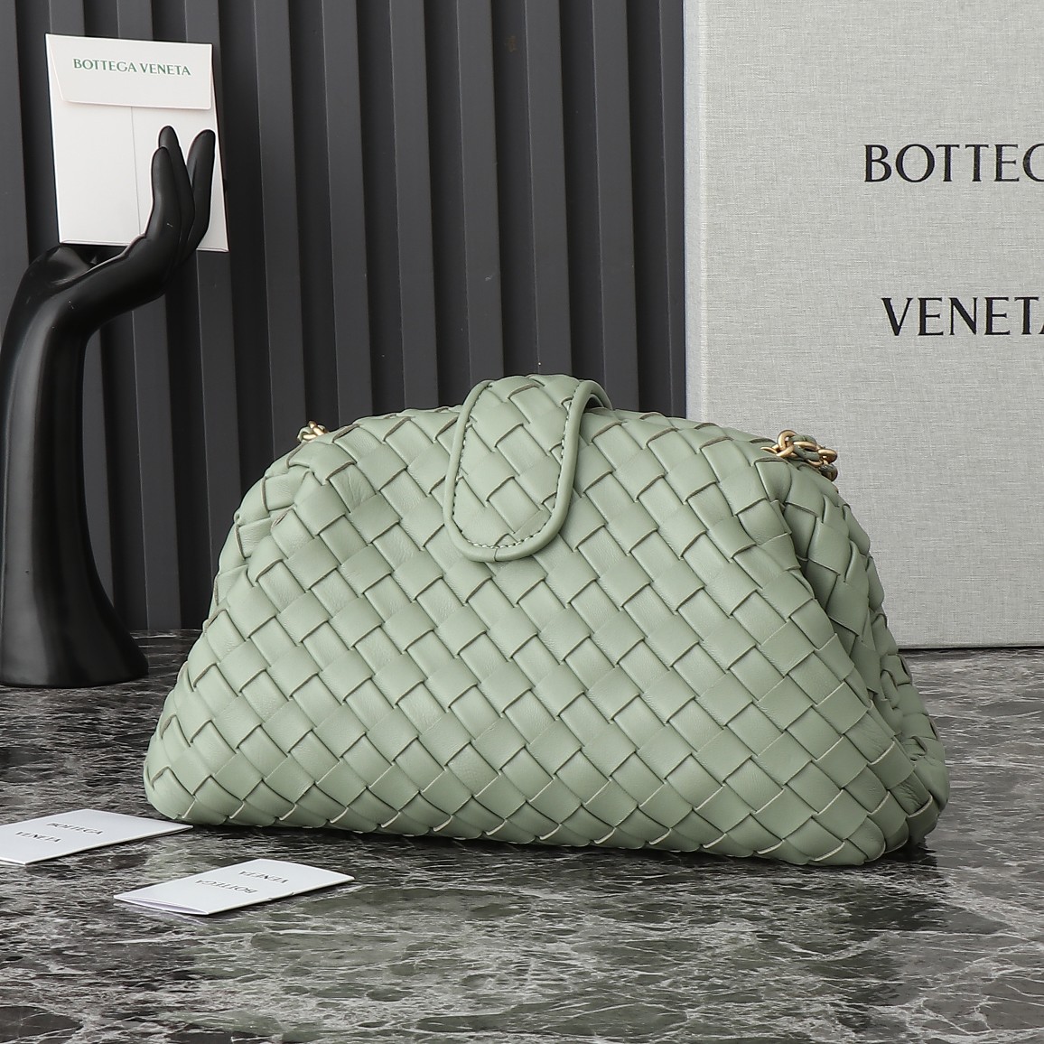 B0tt*ga Ven*ta Woman