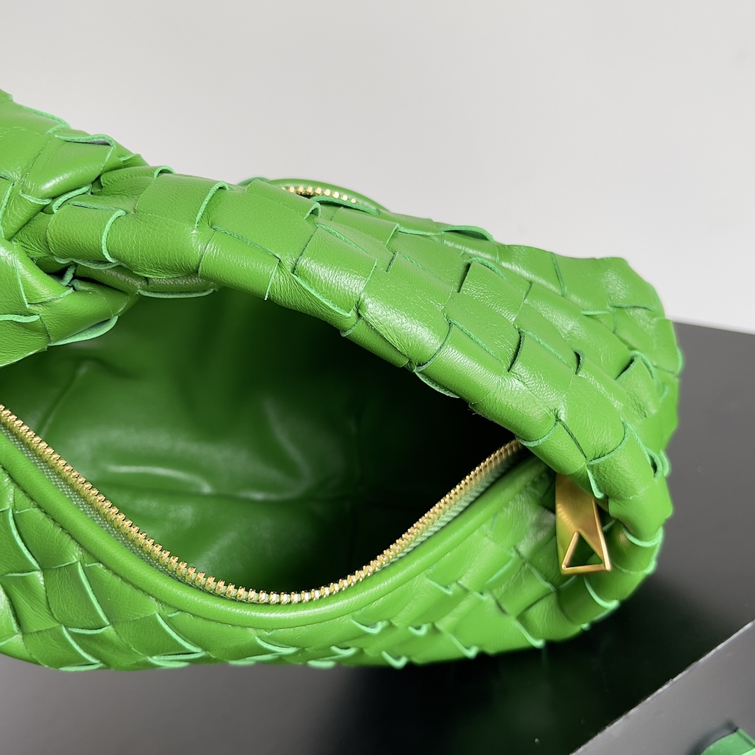 B0tt*ga Ven*ta Woman