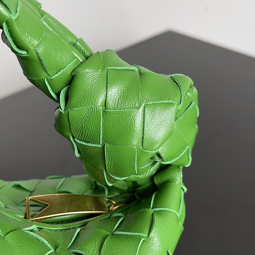 B0tt*ga Ven*ta Woman