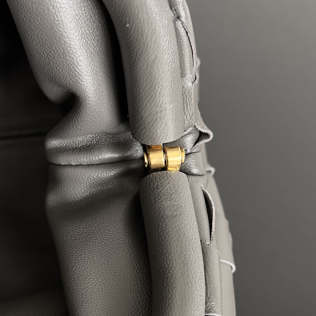 B0tt*ga Ven*ta Woman