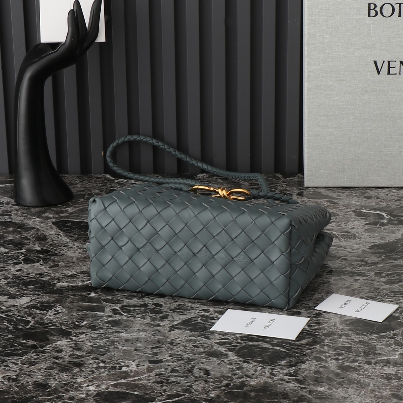 B0tt*ga Ven*ta Woman