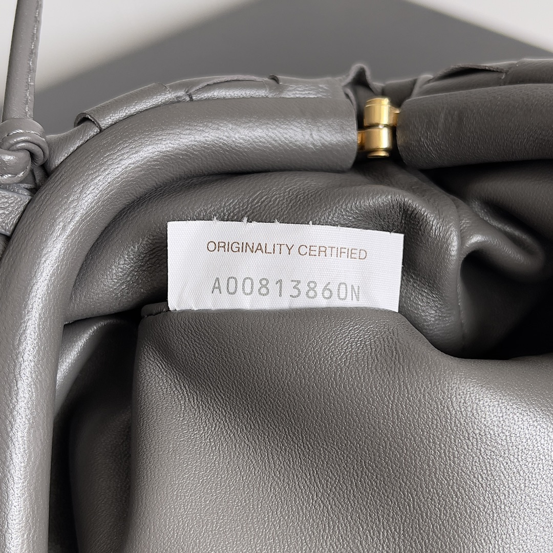 B0tt*ga Ven*ta Woman