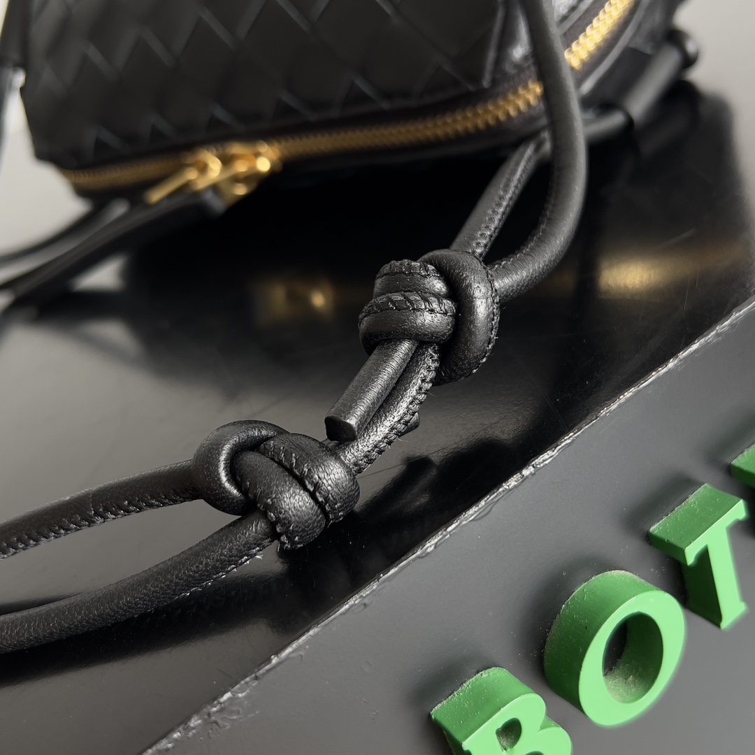 B0tt*ga Ven*ta Woman