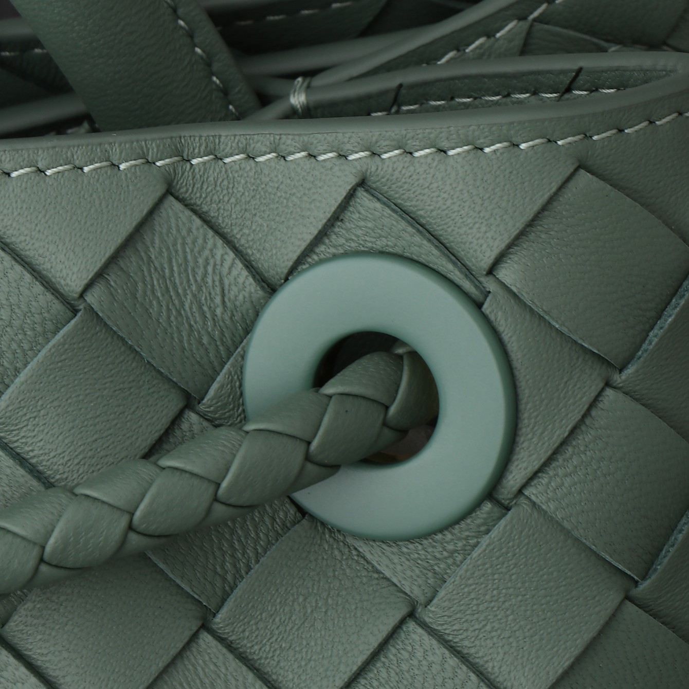 B0tt*ga Ven*ta Woman