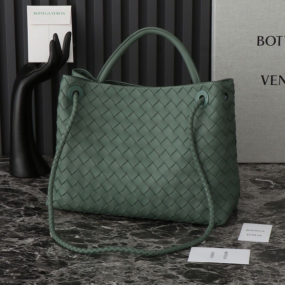 B0tt*ga Ven*ta Woman