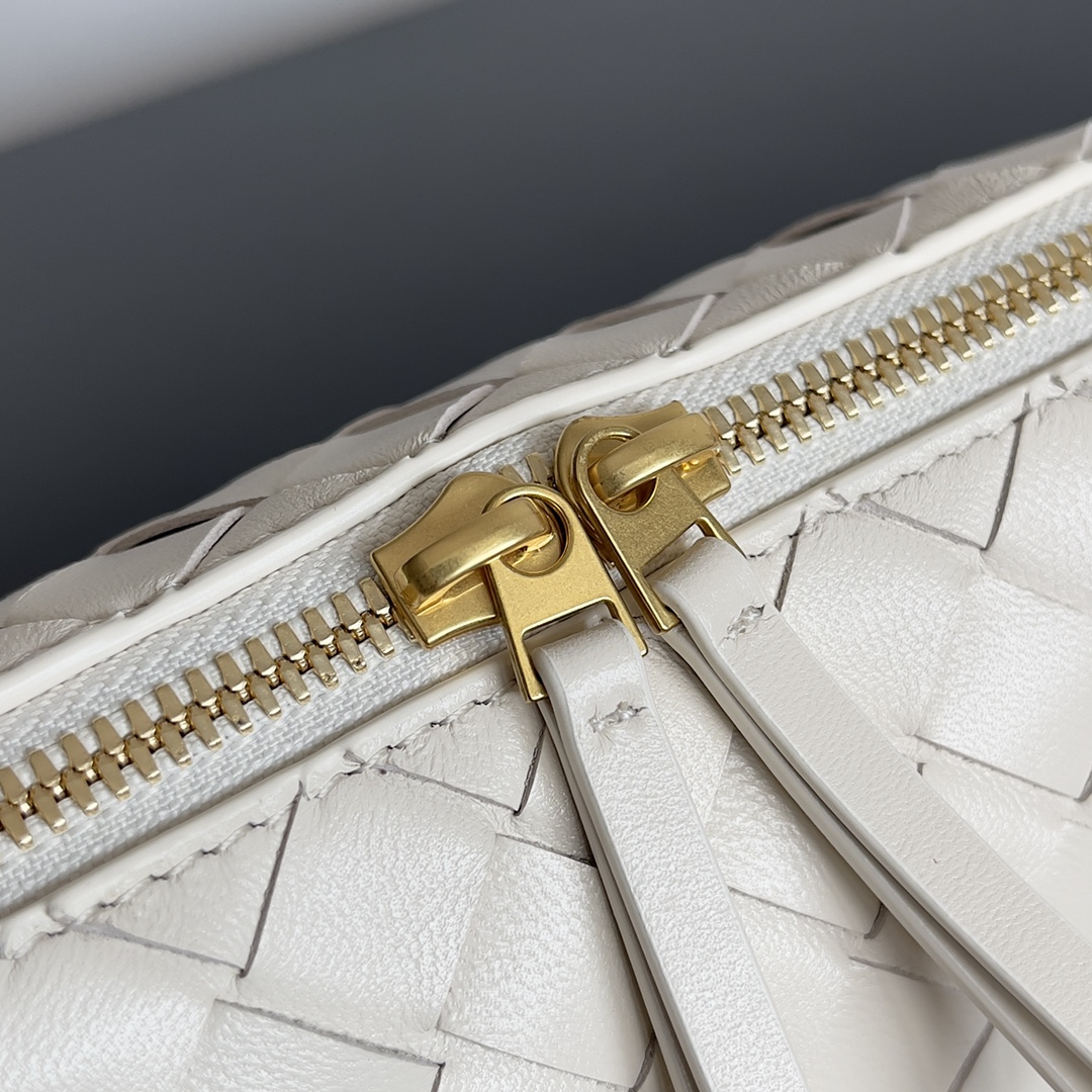 B0tt*ga Ven*ta Woman