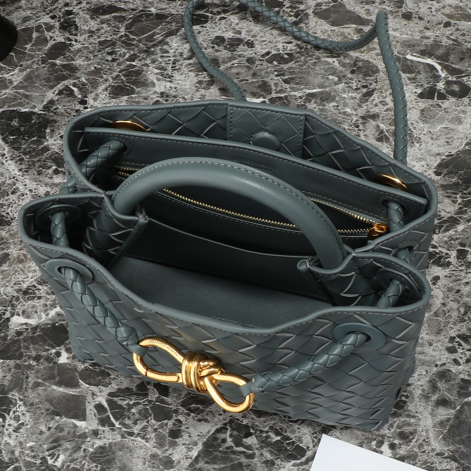 B0tt*ga Ven*ta Woman