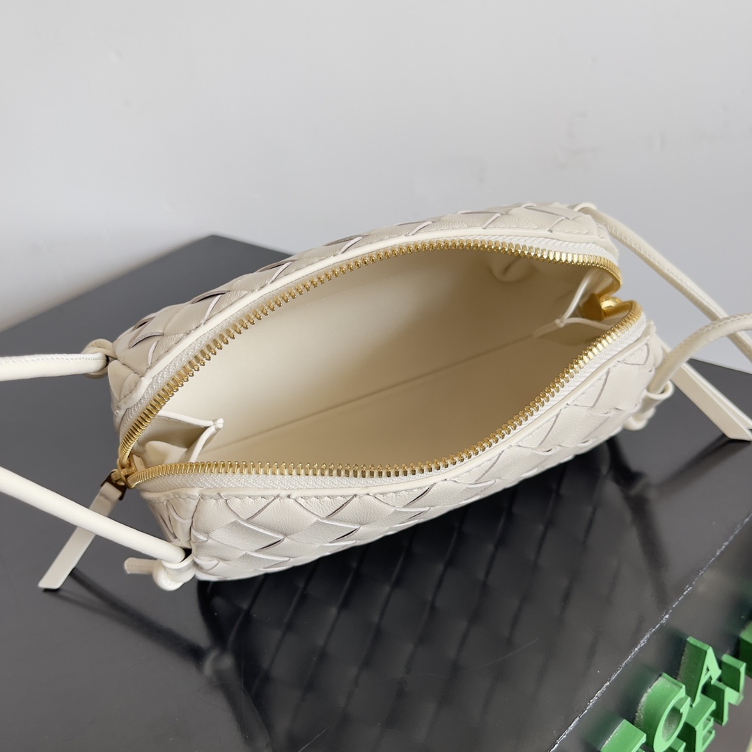 B0tt*ga Ven*ta Woman