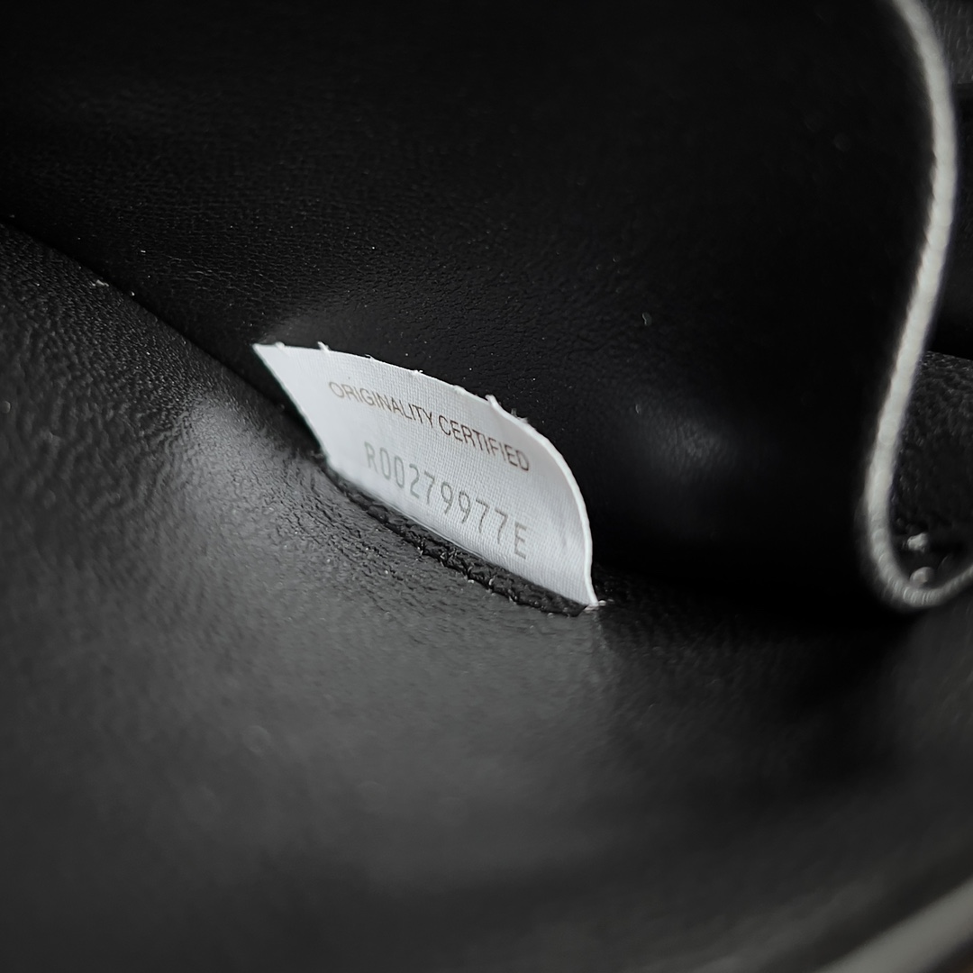 B0tt*ga Ven*ta Woman