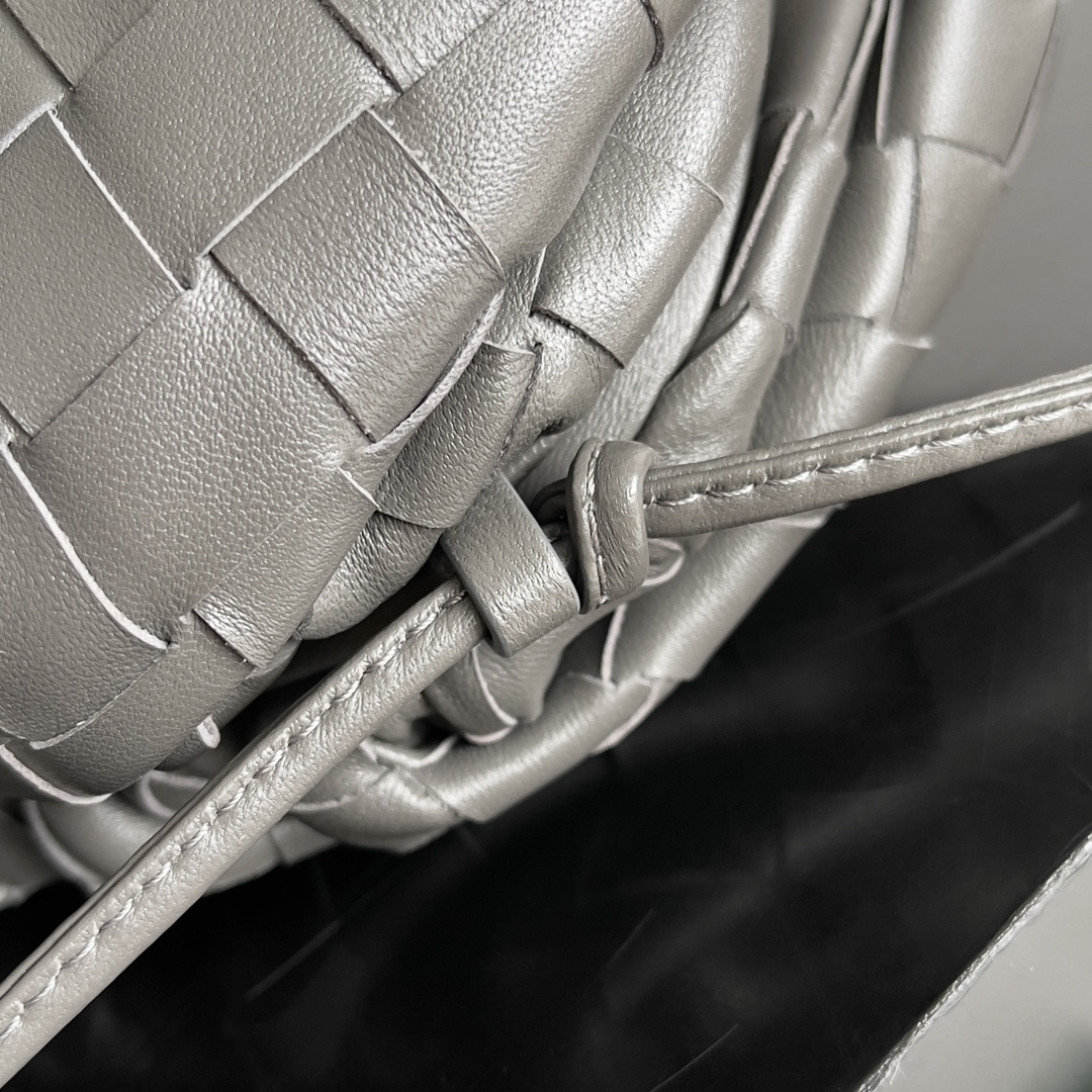 B0tt*ga Ven*ta Woman