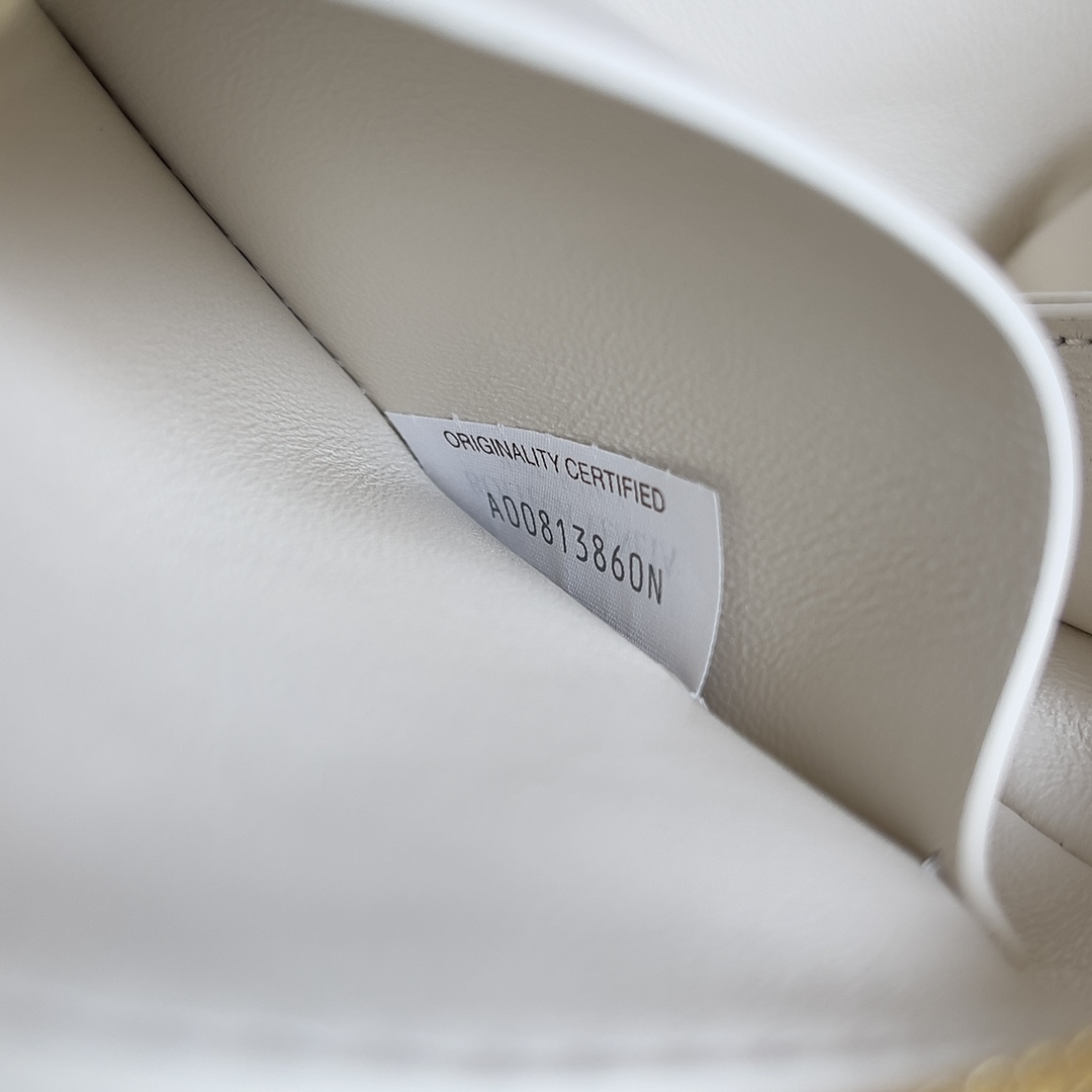 B0tt*ga Ven*ta Woman