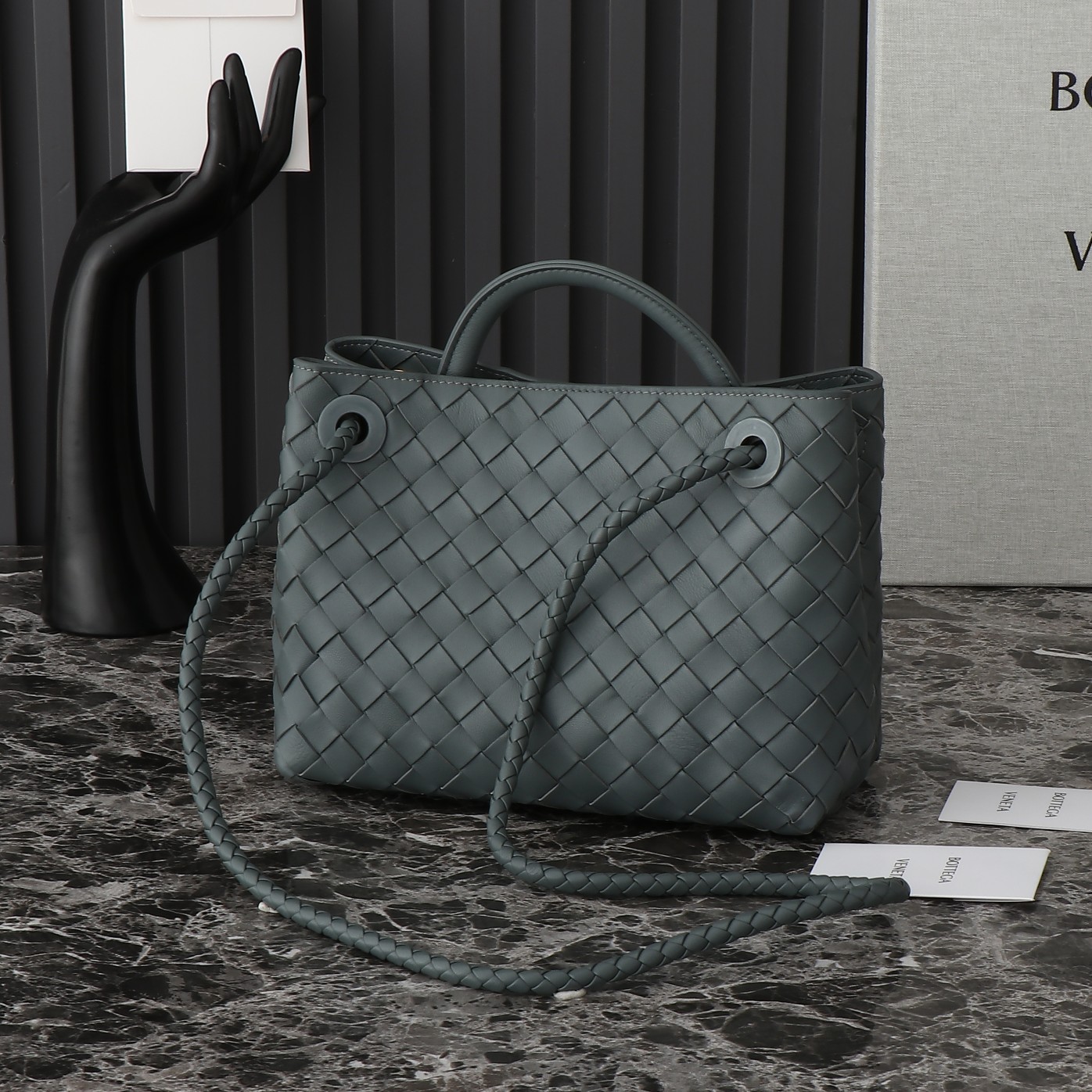 B0tt*ga Ven*ta Woman