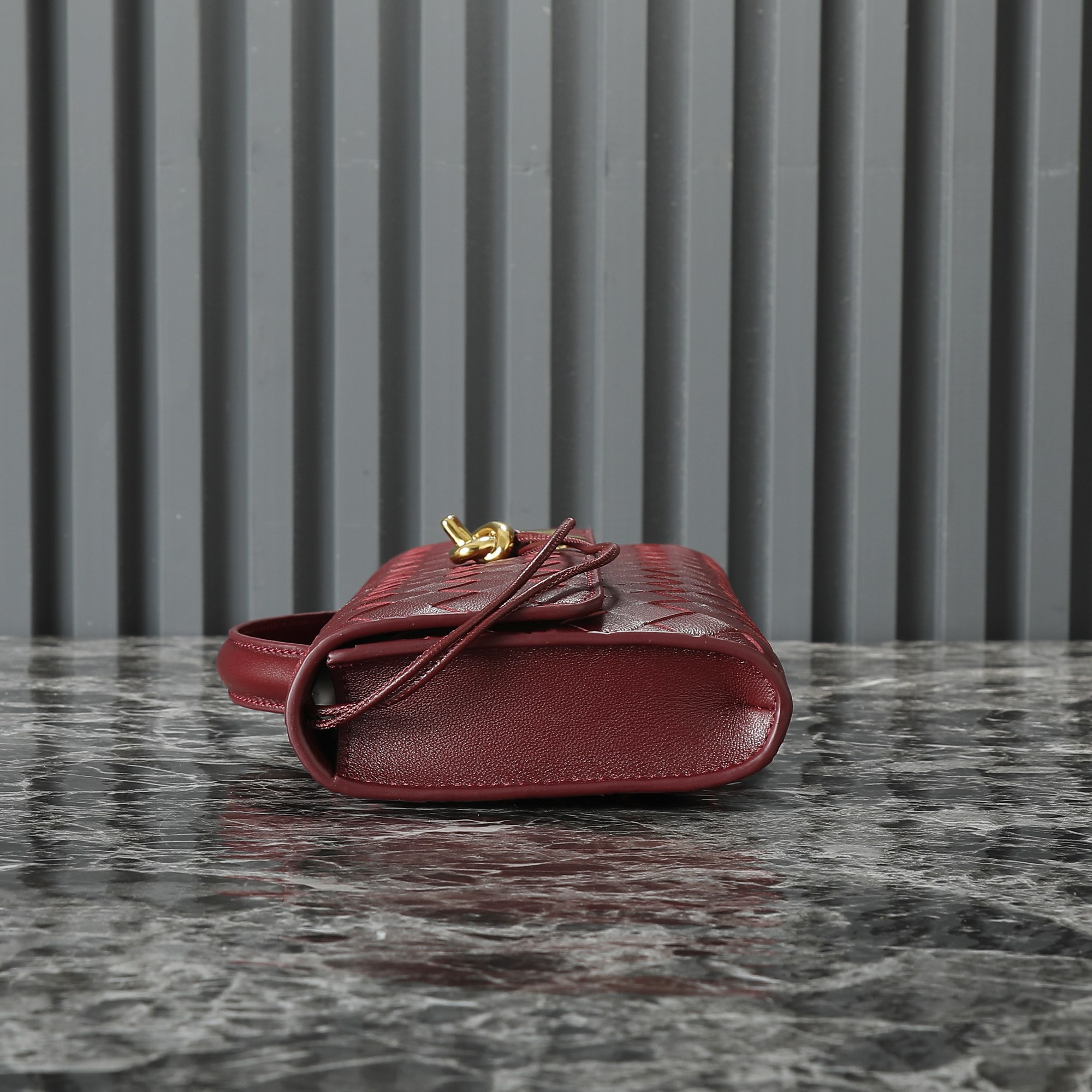 B0tt*ga Ven*ta Woman