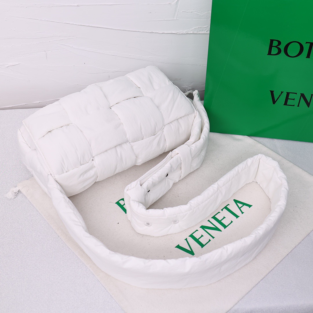 Best Replica B0tt*ga Ven*ta Bags(ColaReps)