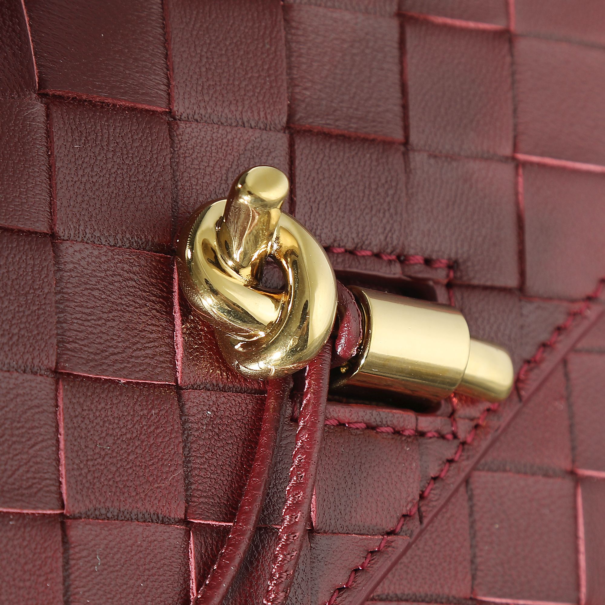 B0tt*ga Ven*ta Woman