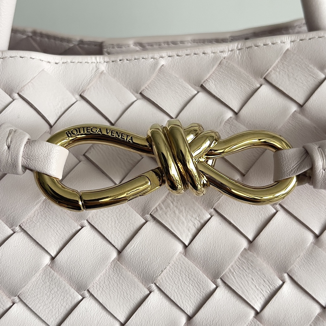 B0tt*ga Ven*ta Woman