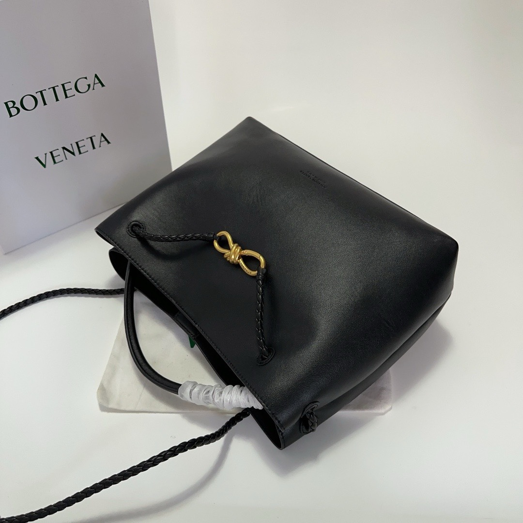 B0tt*ga Ven*ta Woman