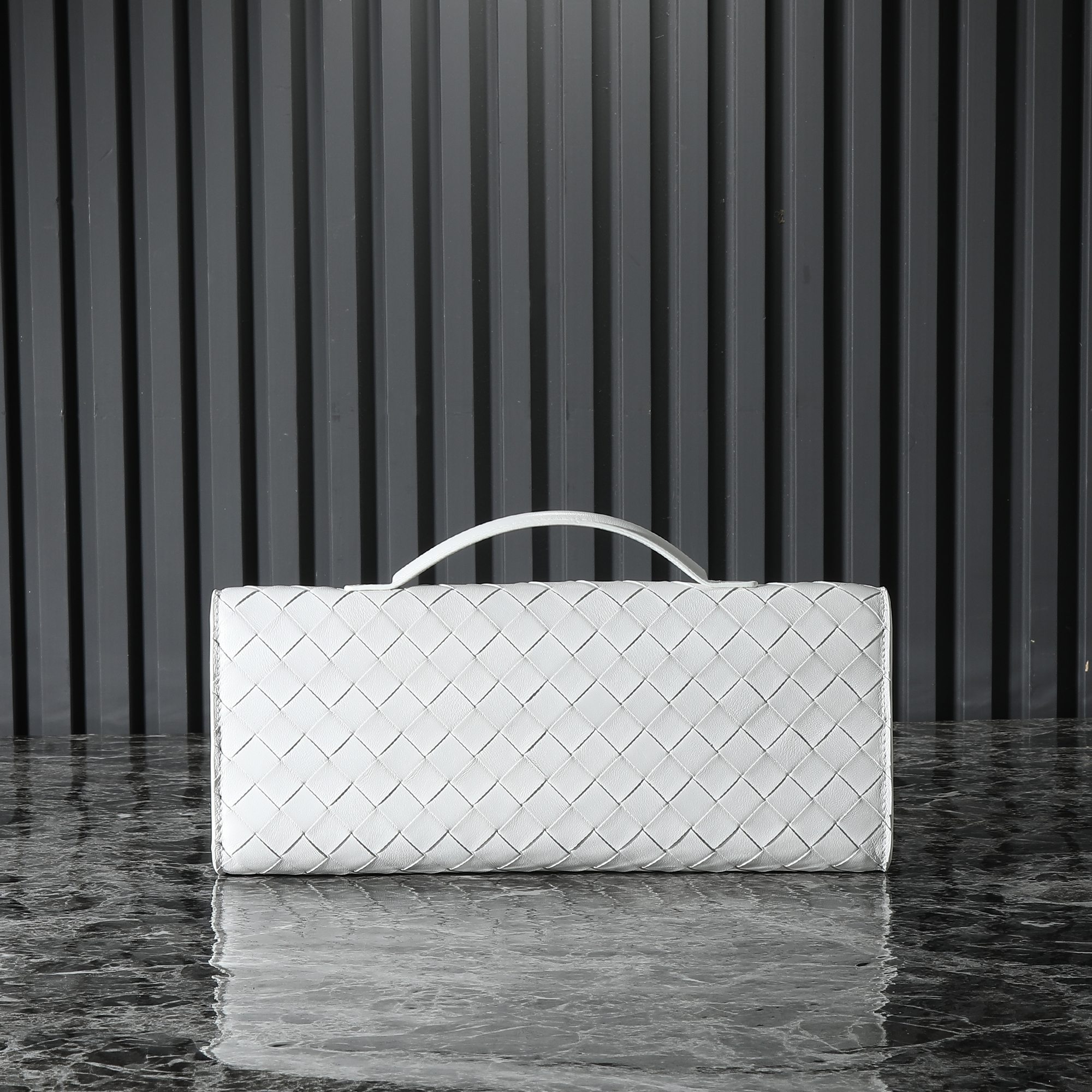 B0tt*ga Ven*ta Woman