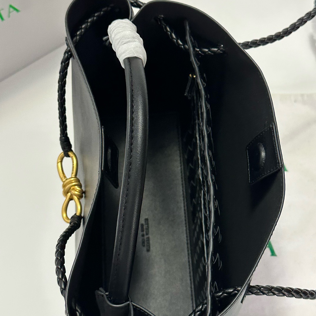 B0tt*ga Ven*ta Woman