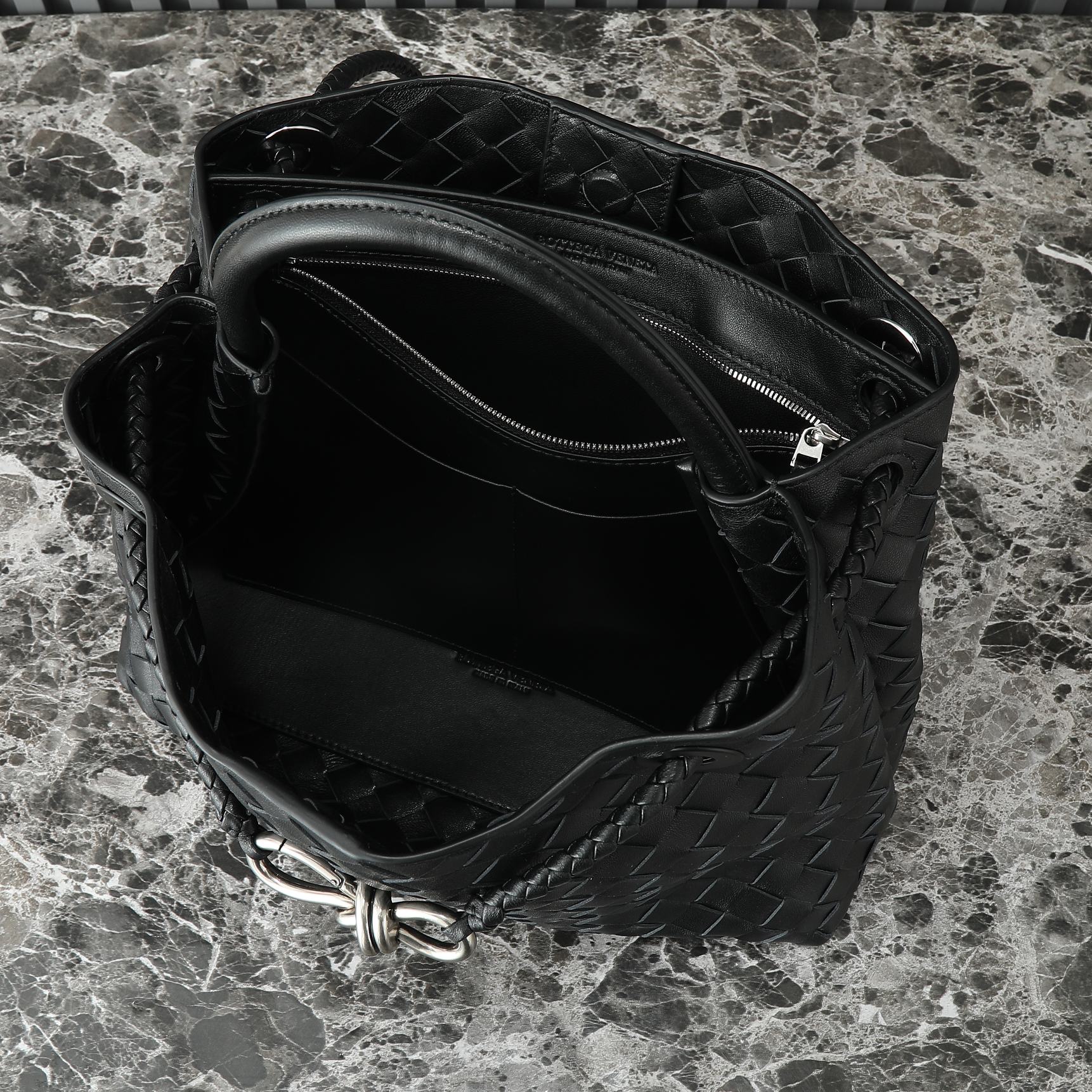 B0tt*ga Ven*ta Woman